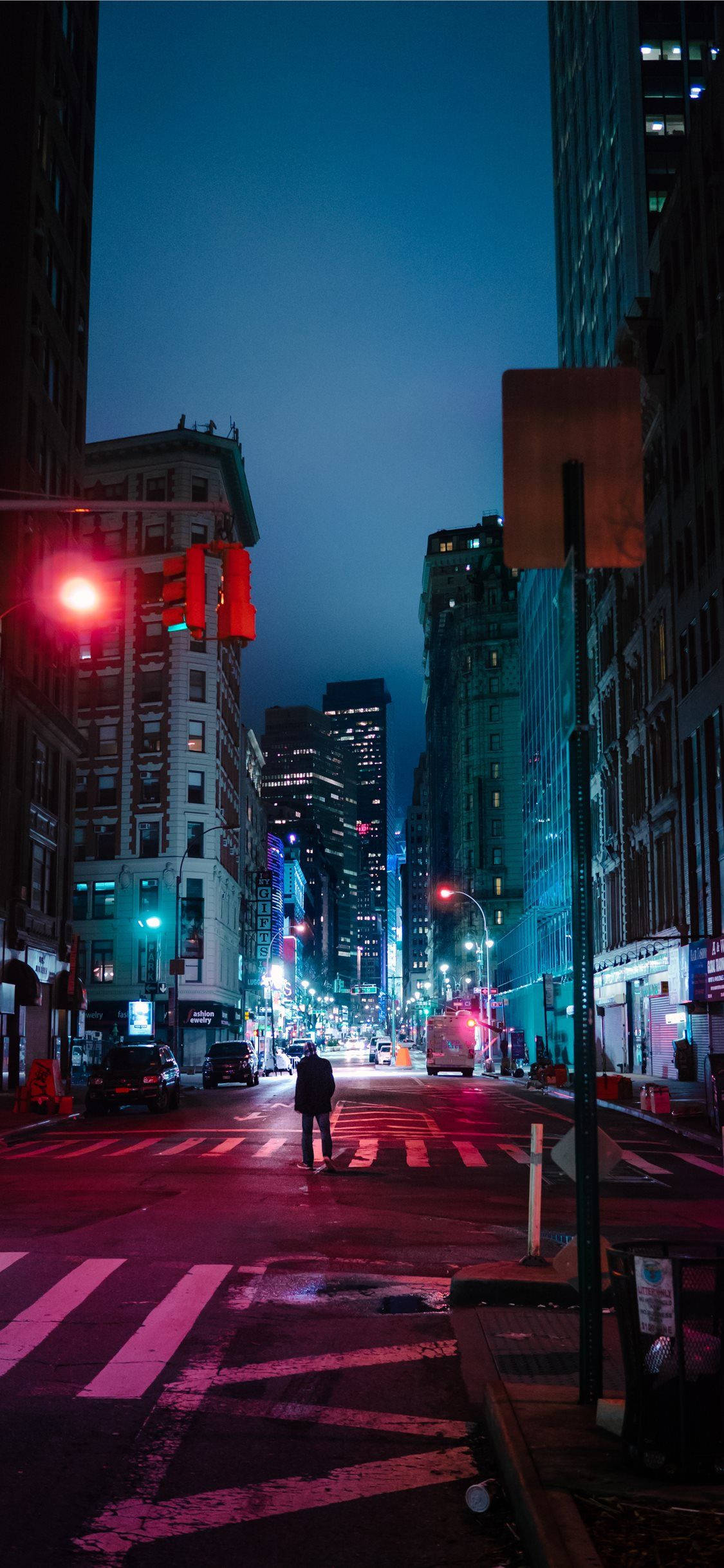 New York Aesthetic Theme, wet city street, glowing red traffic lights, Full HD Phone Wallpaper