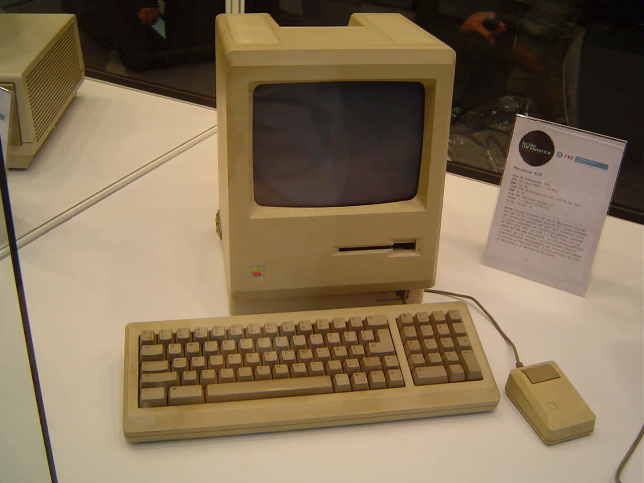 beige vintage Macintosh 128K, keyboard, mouse, HD Desktop Wallpaper