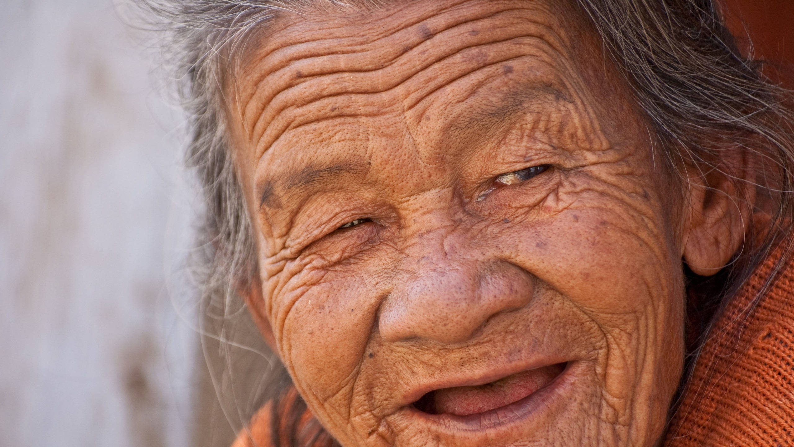elderly woman, deep wrinkled skin, gray hair, 2K Desktop Wallpaper
