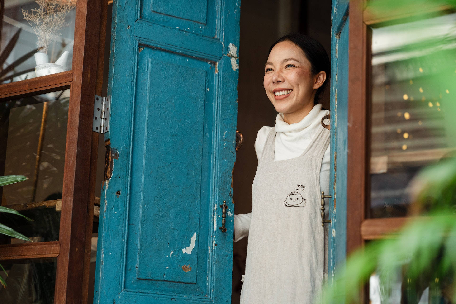 white turtleneck, beige apron, weathered blue wooden doorway, Full HD Desktop Wallpaper