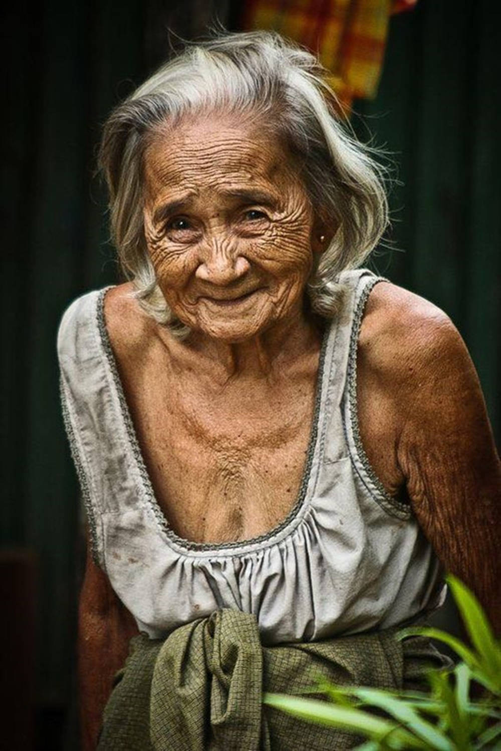 Old Woman, weathered skin, gray hair, HD Phone Wallpaper