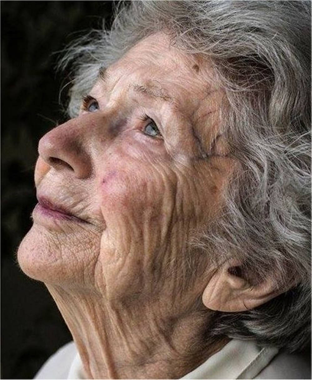 elderly woman, gray hair, close-up portrait, SD Phone Wallpaper
