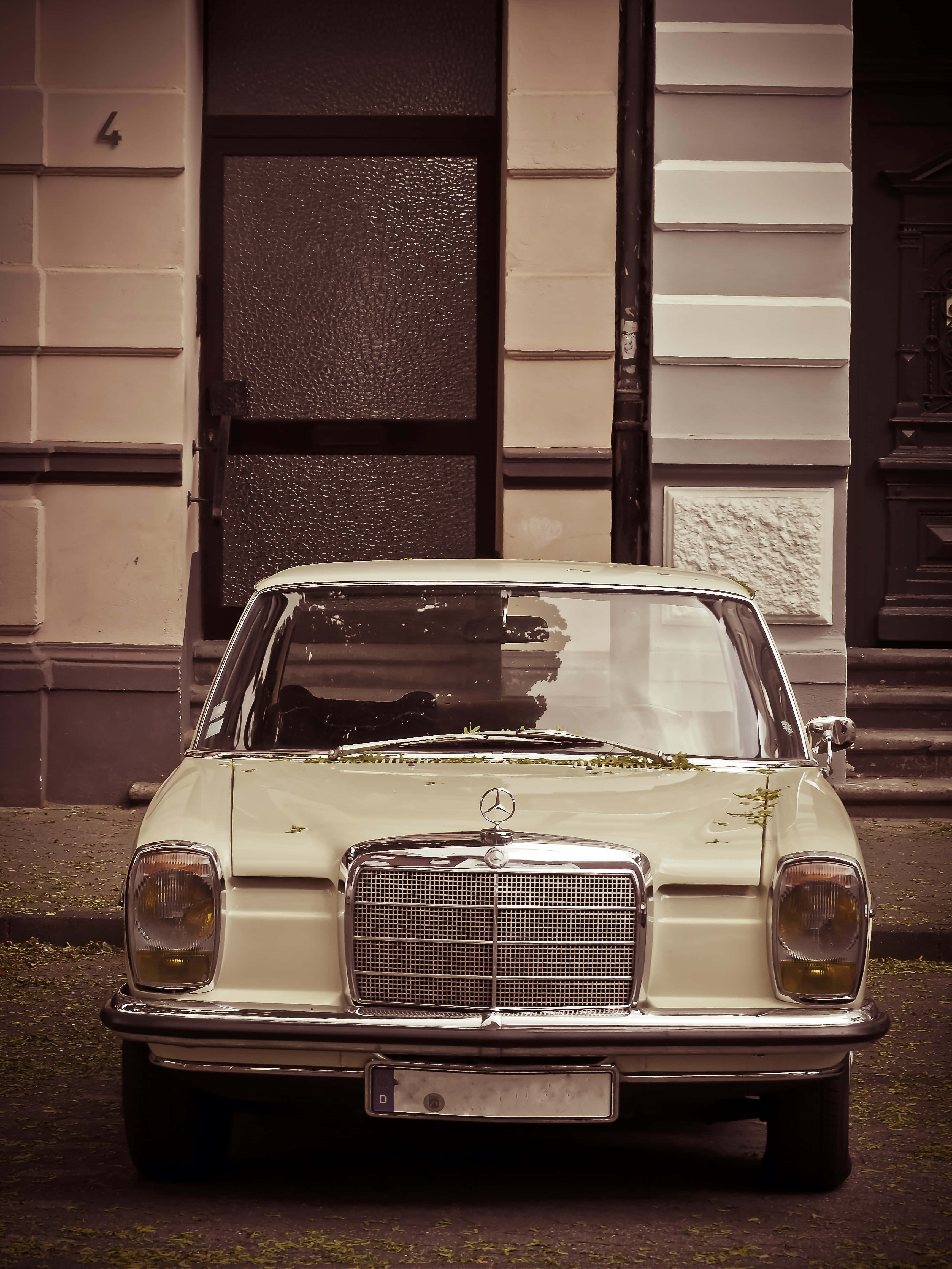 vintage Mercedes-Benz, cream, classic European building, 4K Phone Wallpaper