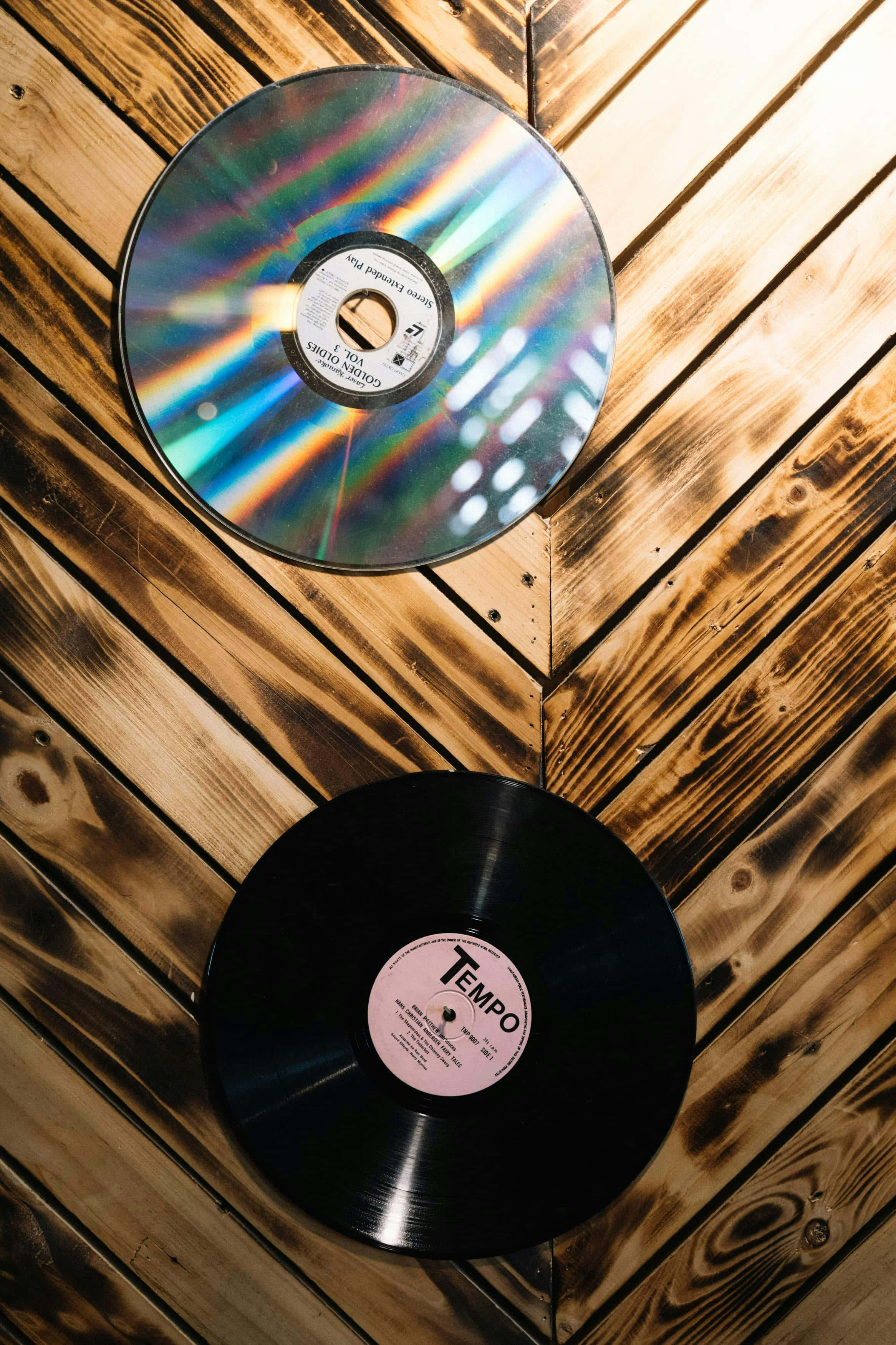 Vinyland C D Music Evolution, shiny CD, black vinyl record, 2K Phone Wallpaper