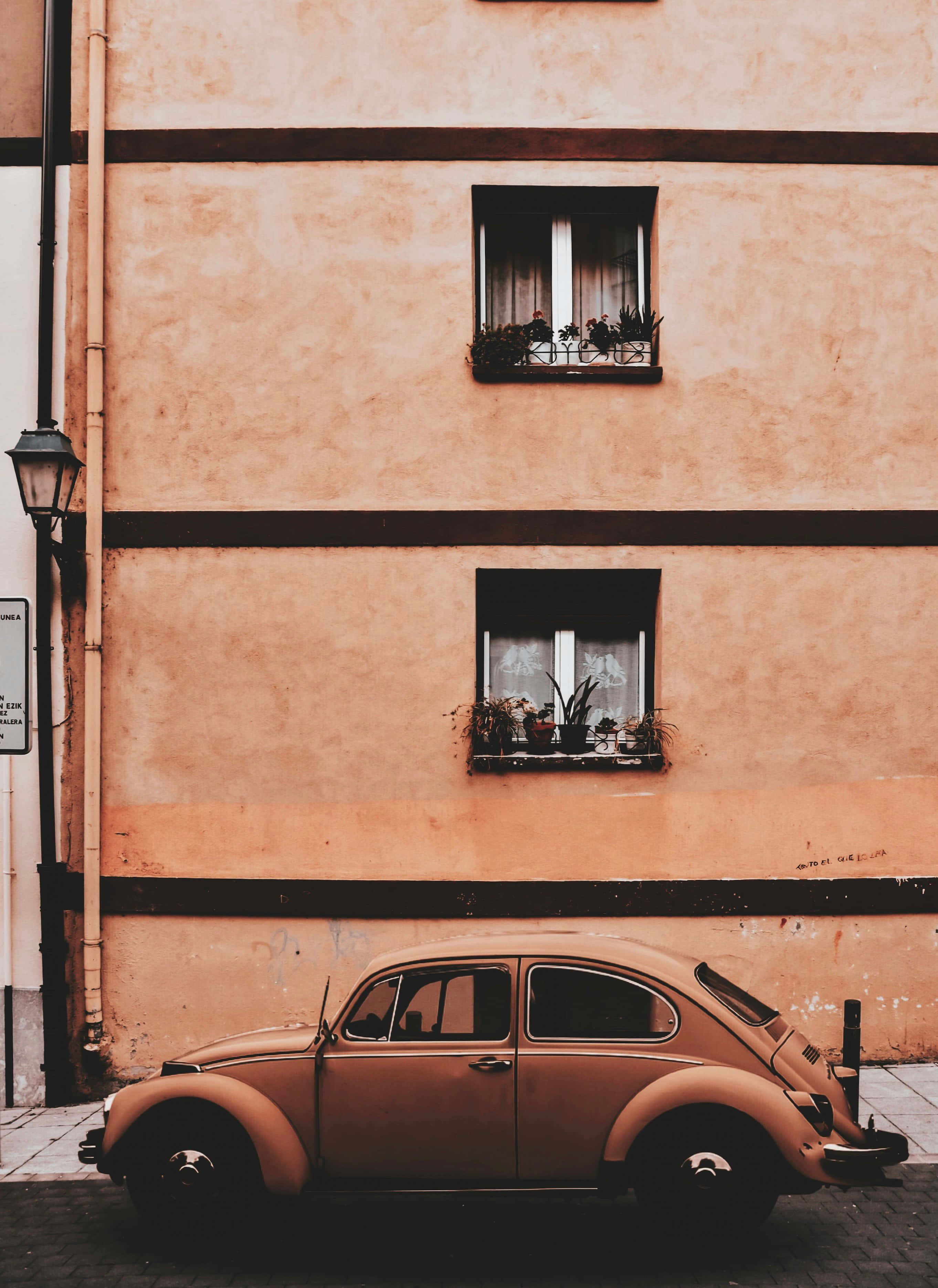 vintage Beetle, beige Volkswagen Beetle, cobblestone street, 2K Phone Wallpaper