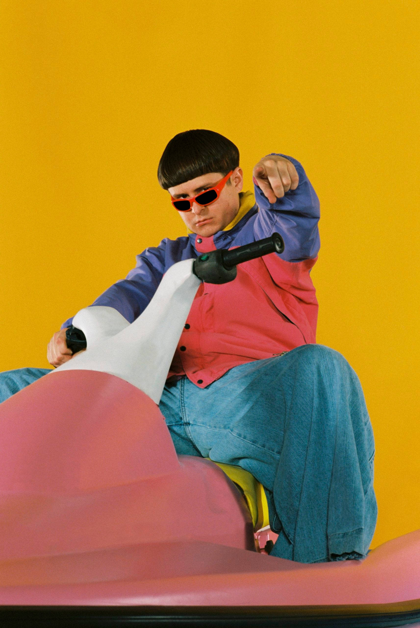 Oliver Tree, 80s-style clothing, red sunglasses, 2K Phone Wallpaper