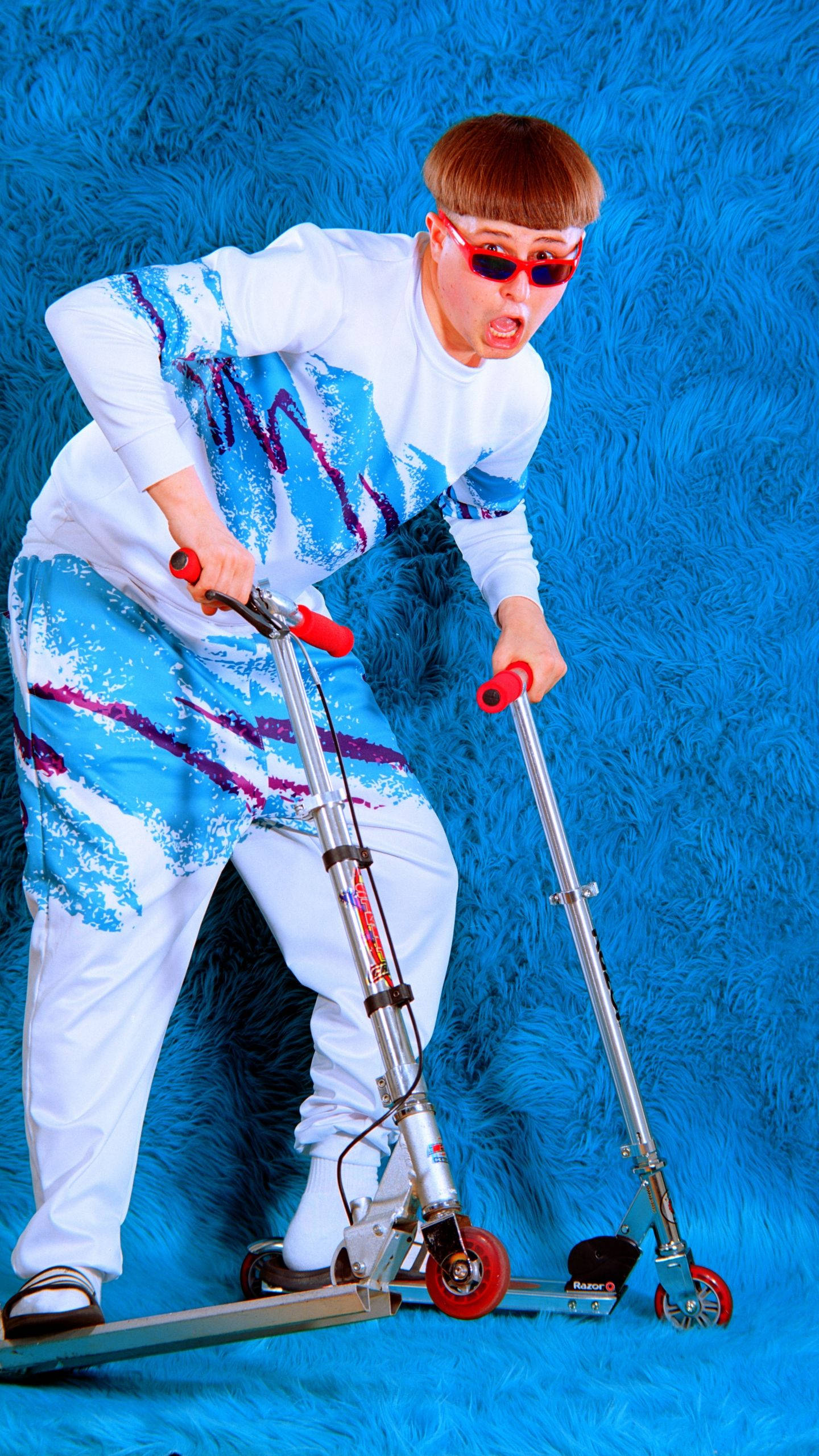 Oliver Tree, white outfit, blue and purple splatter graphics, 2K Phone Wallpaper