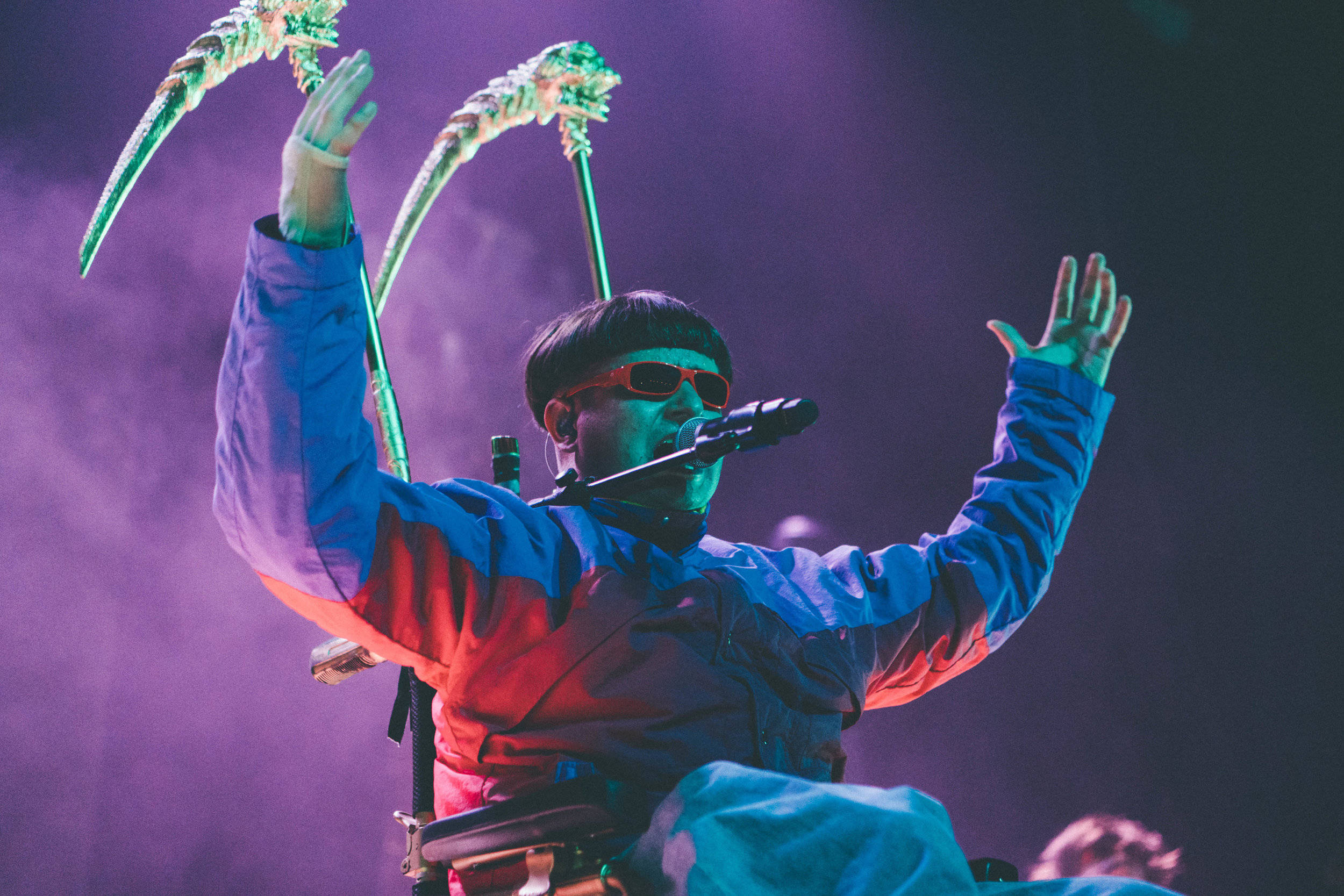 Oliver Tree, wheelchair, glowing green scythe props, Full HD Desktop Wallpaper
