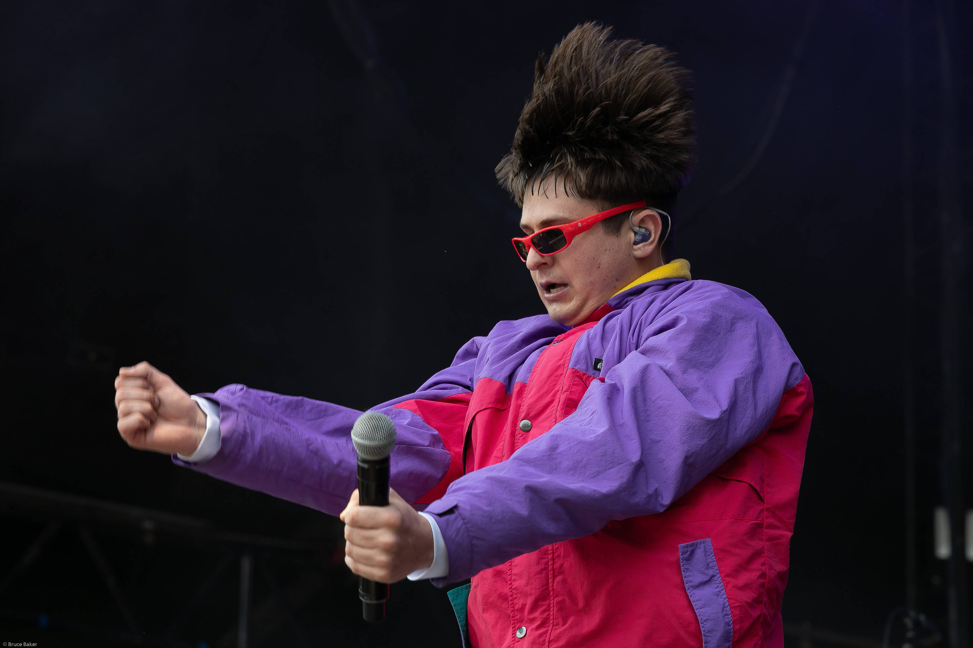 Oliver Tree, spiky hair, red sunglasses, 2K Desktop Wallpaper