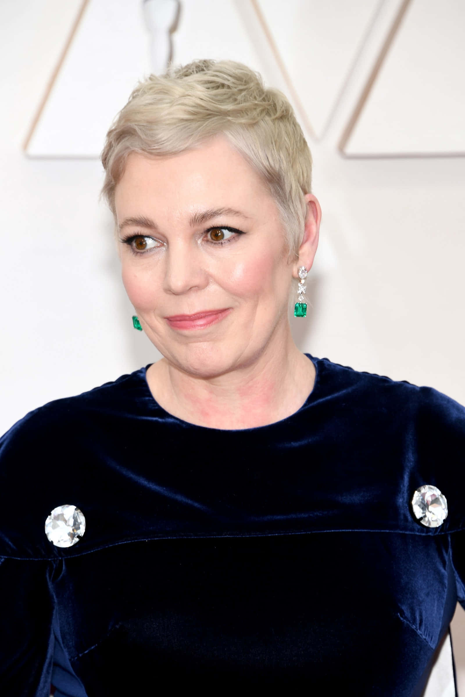 Olivia Colman, navy velvet dress, crystal buttons, Full HD Phone Wallpaper