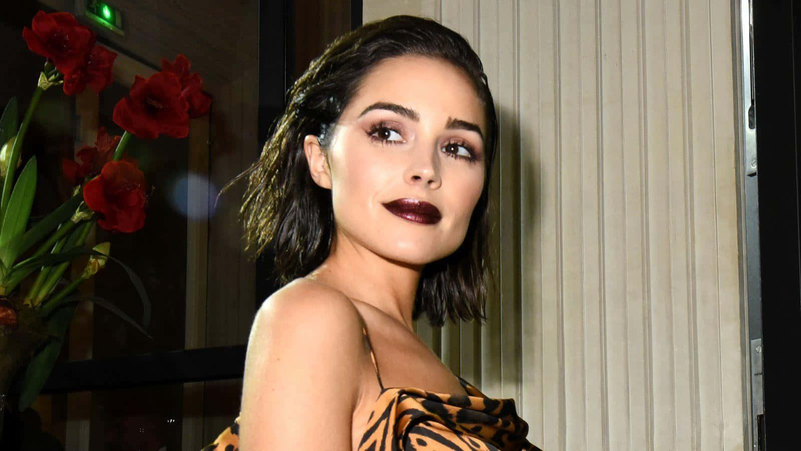 Olivia Culpo, leopard-print top, red flowers, HD Desktop Wallpaper
