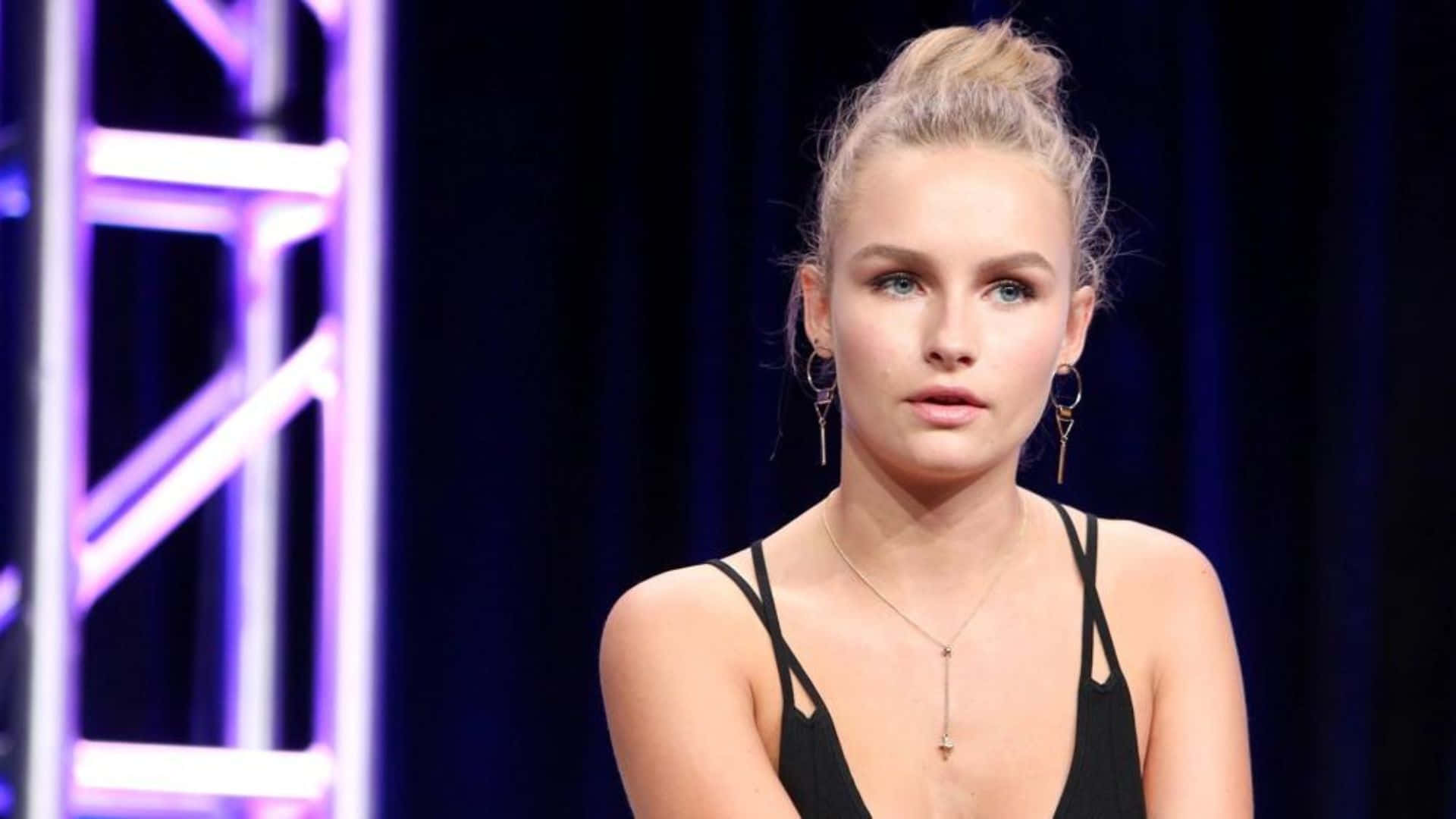 Olivia Dejonge, blonde hair, messy bun, Full HD Desktop Wallpaper