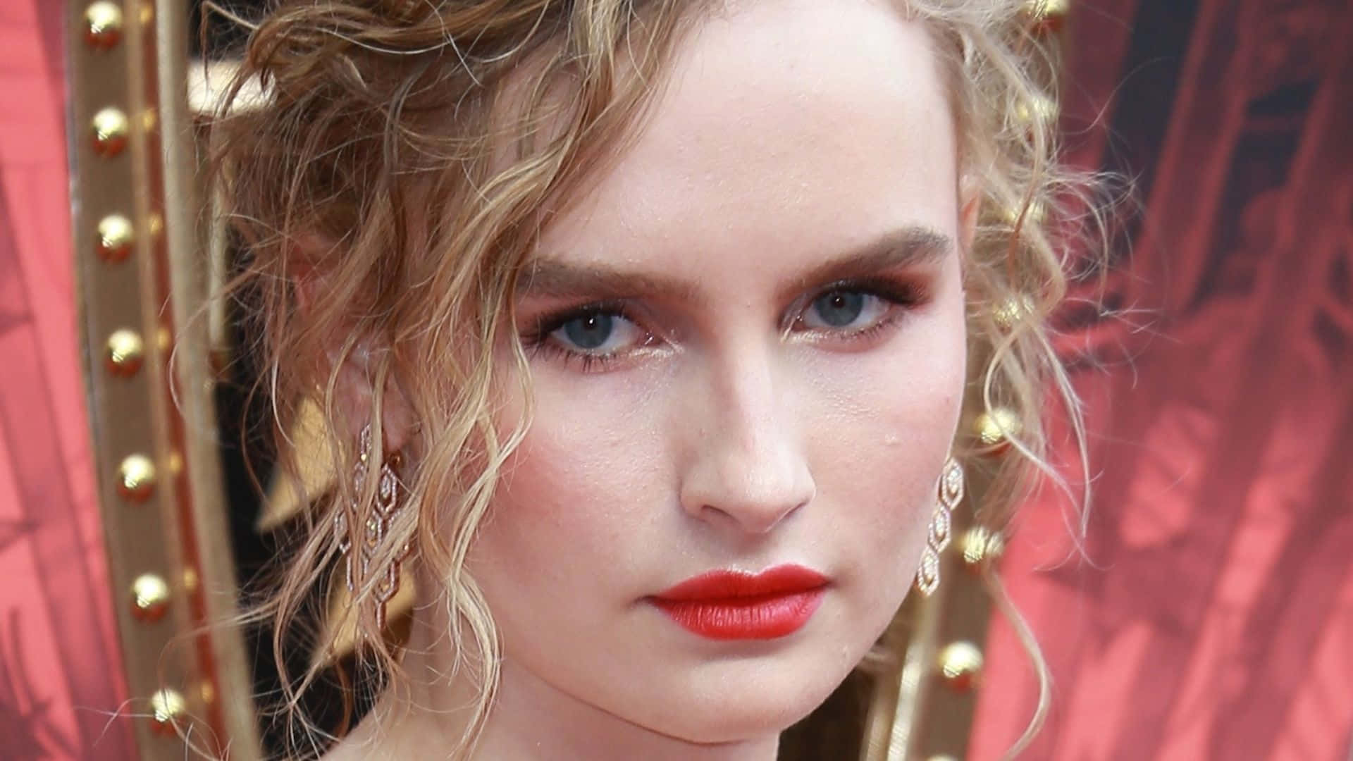 Olivia Dejonge, red carpet look, wavy blonde hair, Full HD Desktop Wallpaper