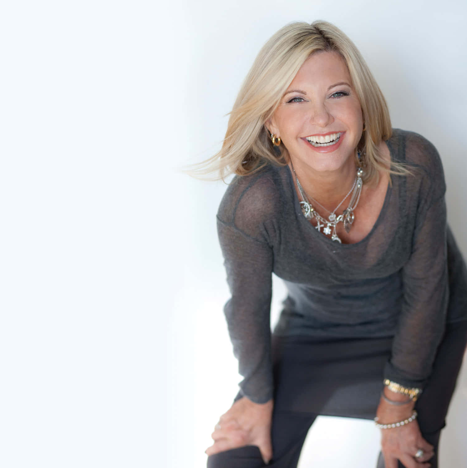 Olivia Newton John, blonde woman, radiant smile, HD Phone Wallpaper