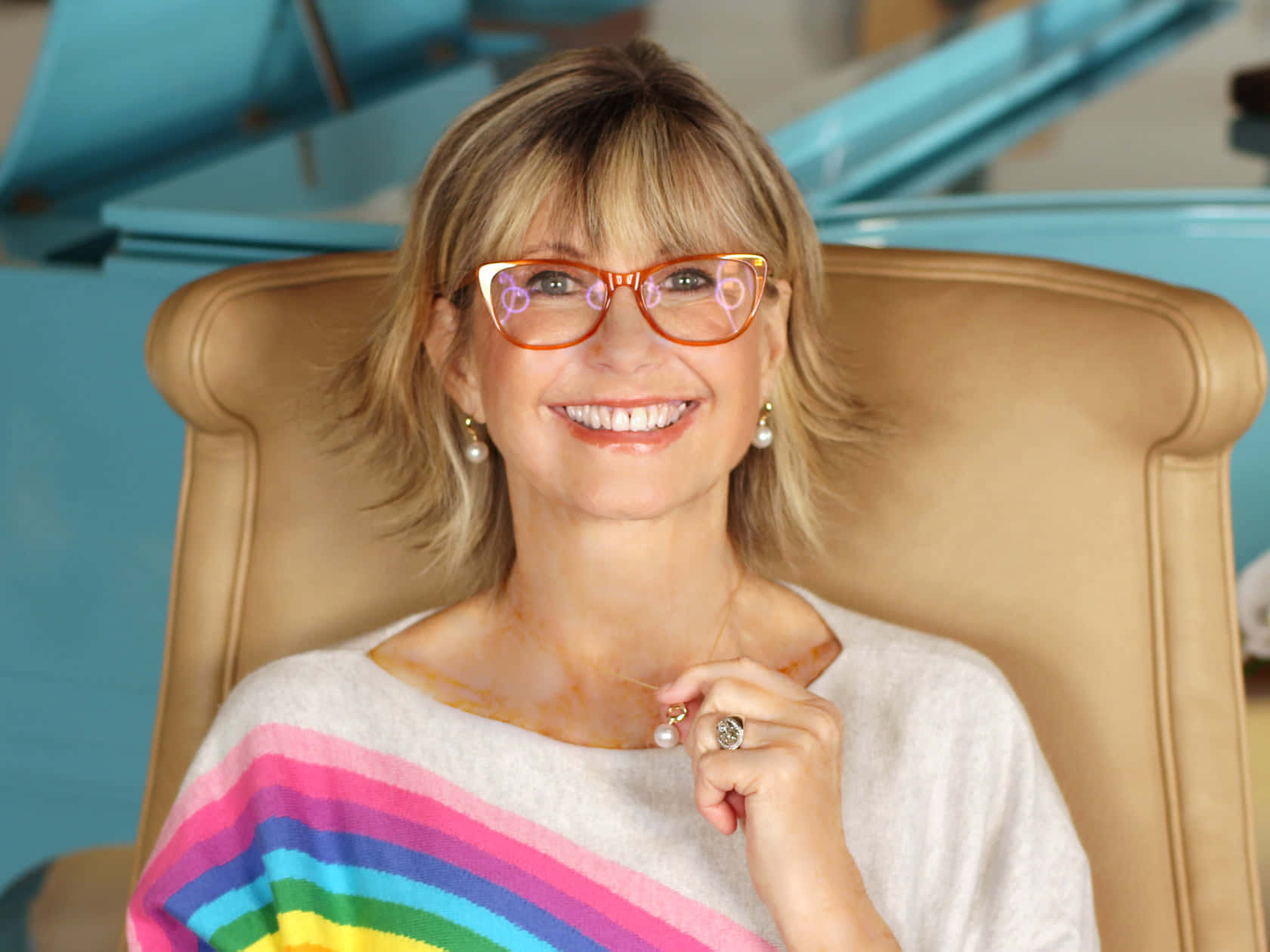 Olivia Newton-John, blonde hair, orange glasses, HD Desktop Wallpaper