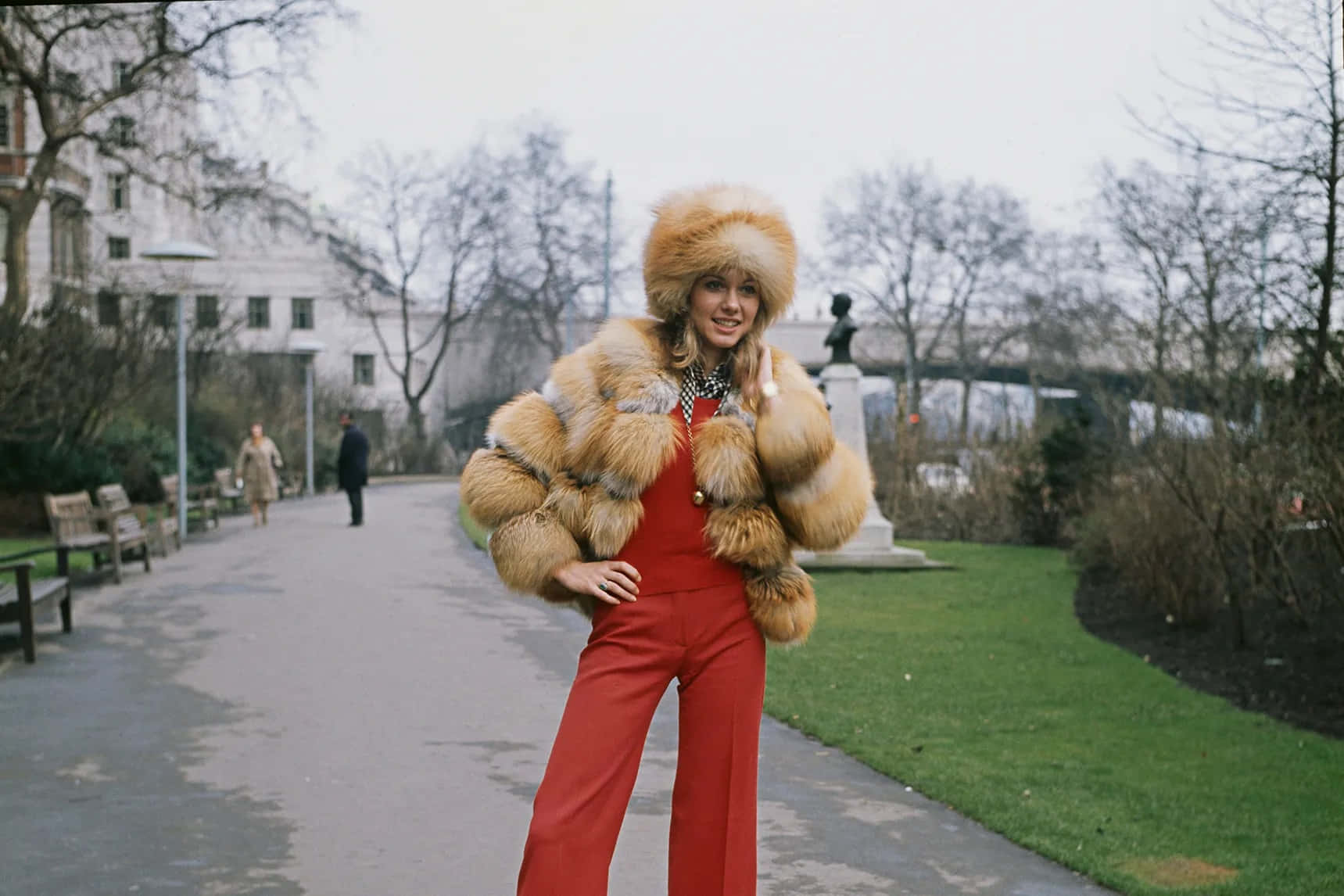 Olivia Newton John, fur coat, red jumpsuit, HD Desktop Wallpaper