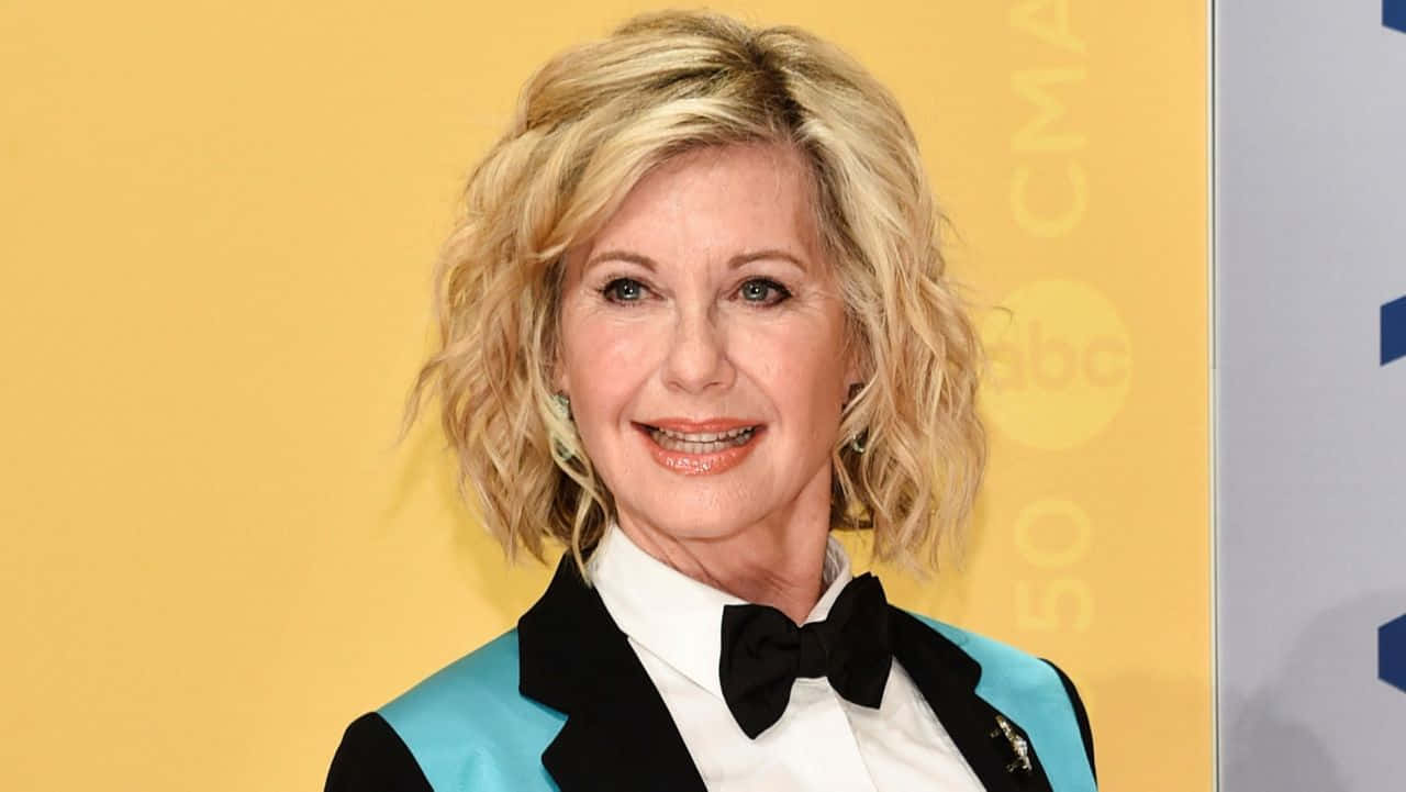 Olivia Newton John, black and teal tuxedo jacket, bow tie, HD Desktop Wallpaper