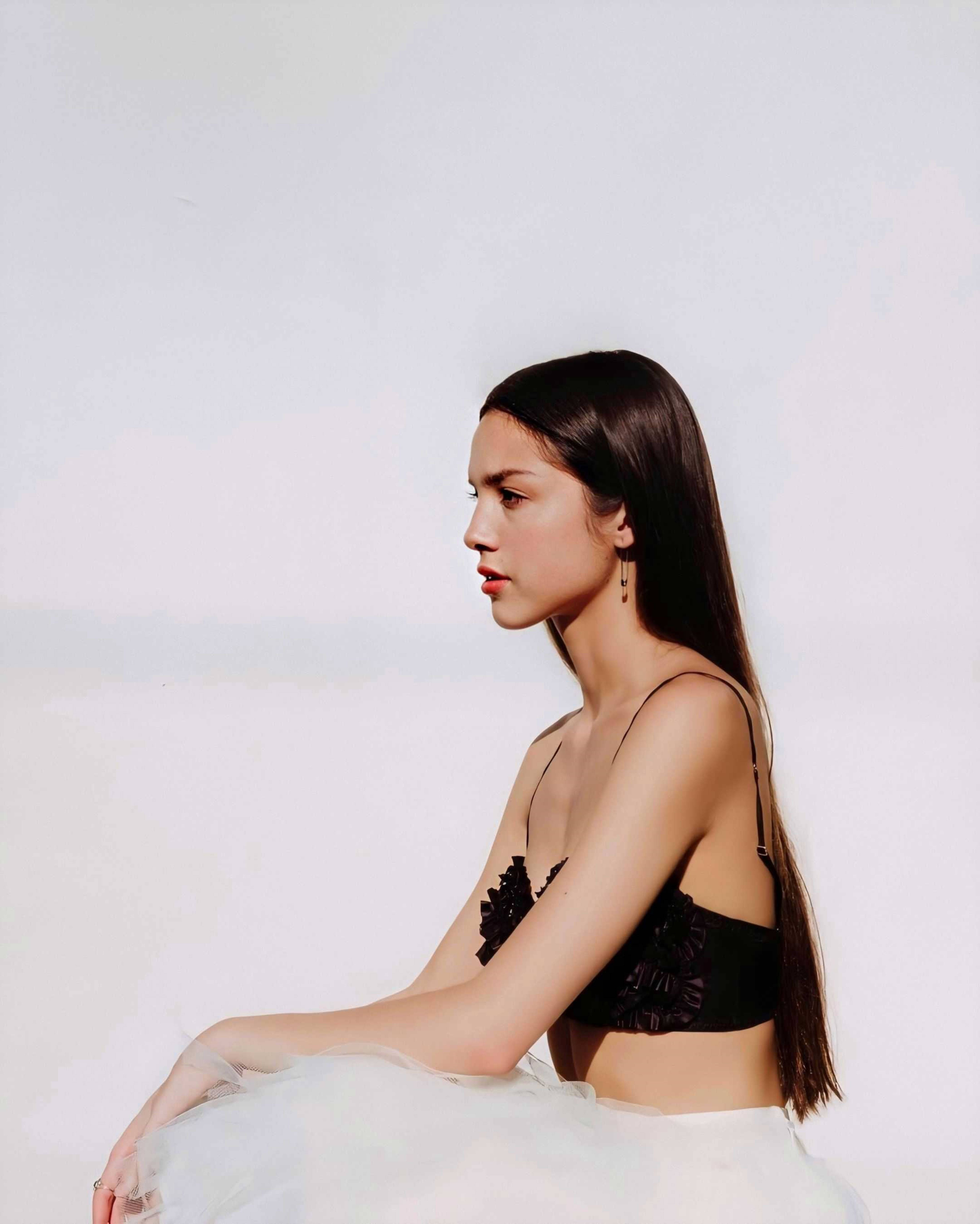 Olivia Rodrigo, black lace top, white skirt, 5K Phone Wallpaper