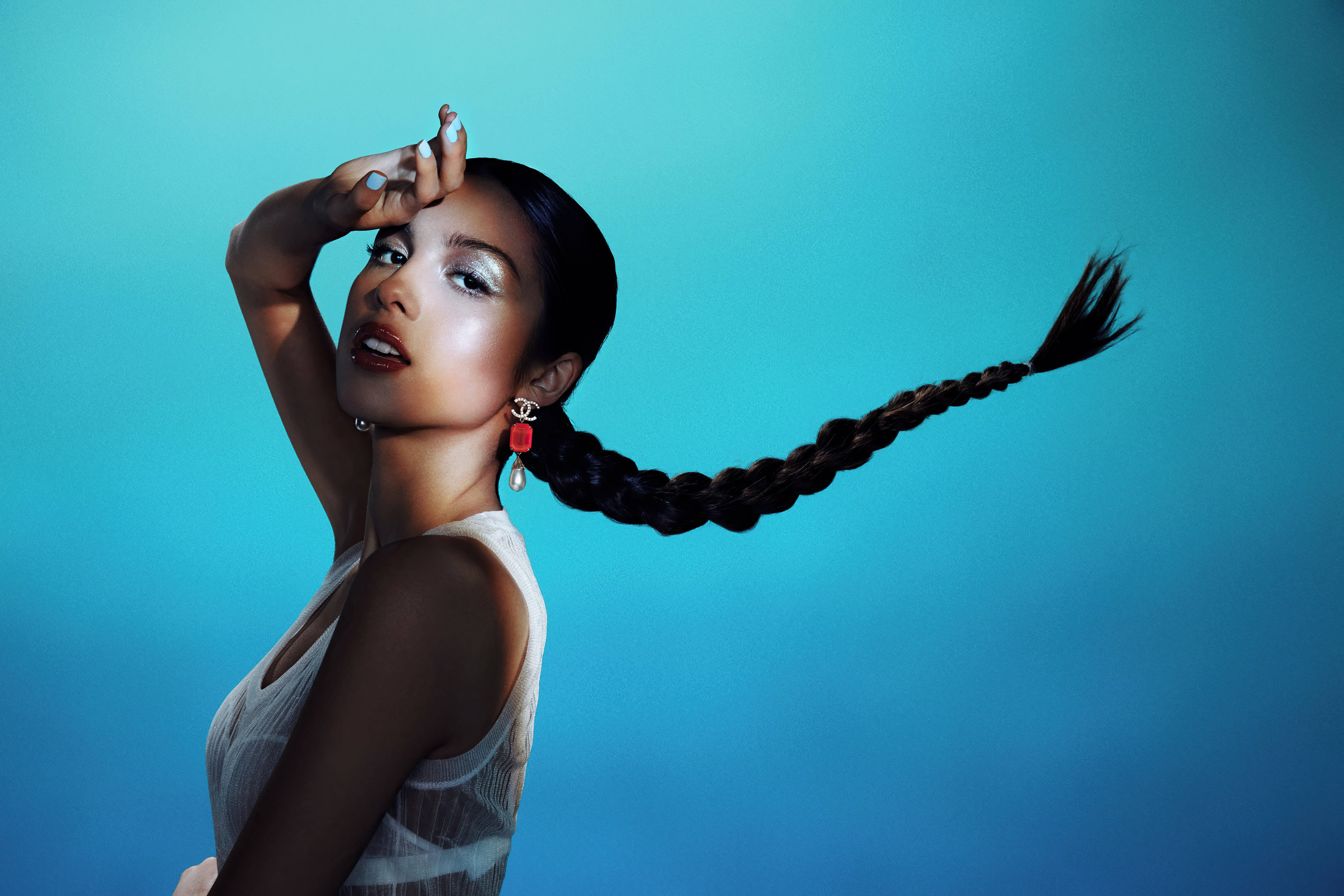 Olivia Rodrigo, nylon blue theme, long braided hairstyle, 5K Desktop Wallpaper