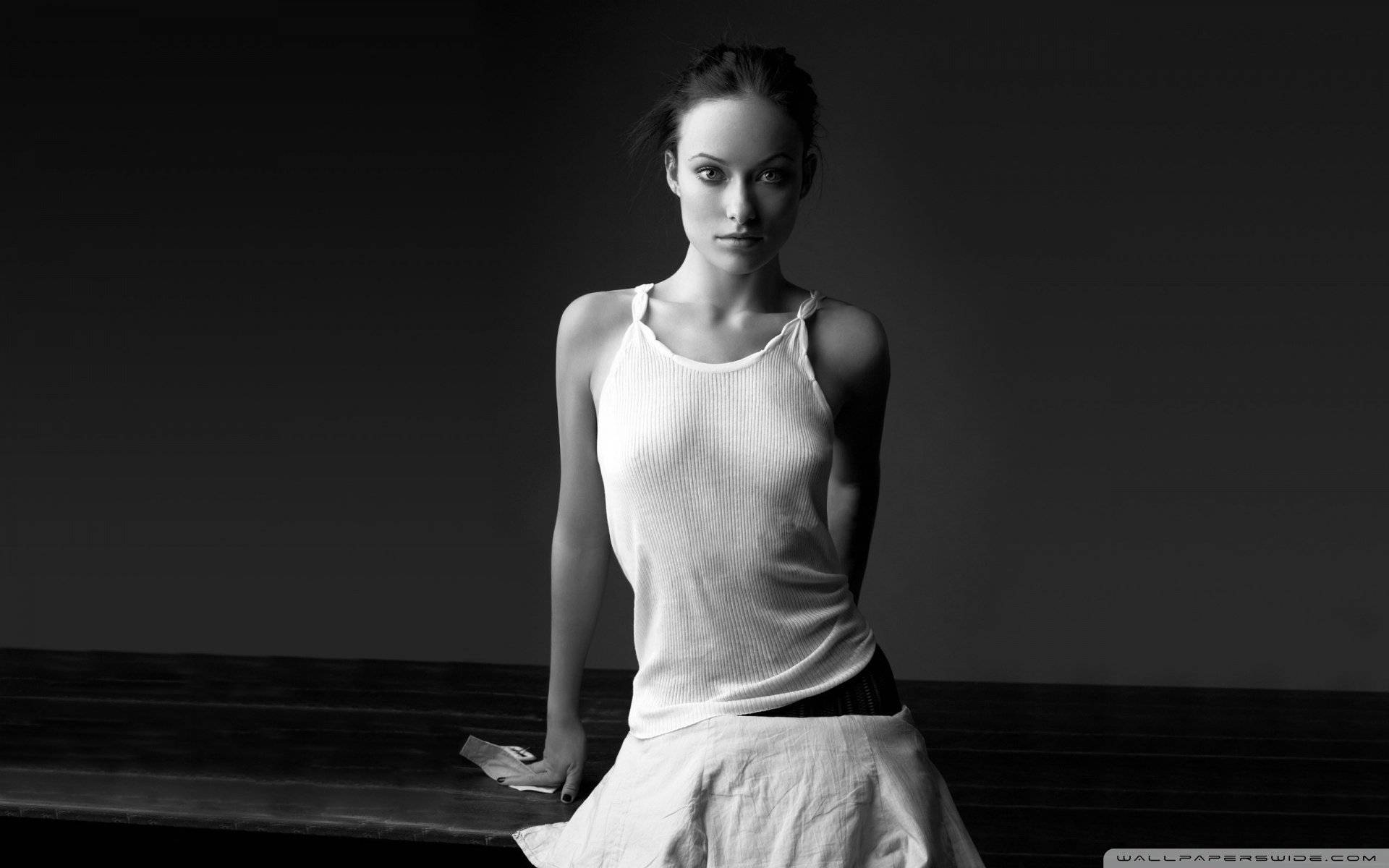 Olivia Wilde, white tank top, wooden bench, Full HD Desktop Wallpaper