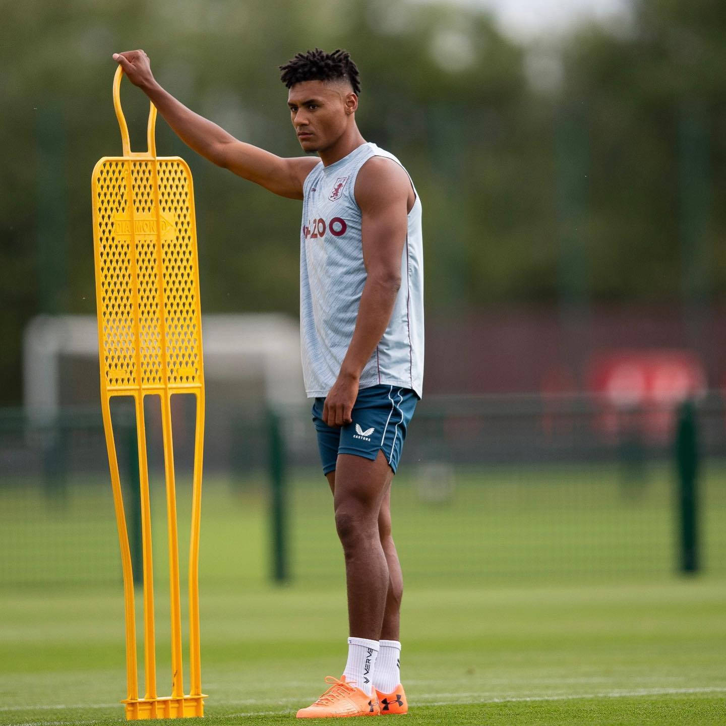 Ollie Watkins, training dummy, grass field, HD Desktop Wallpaper