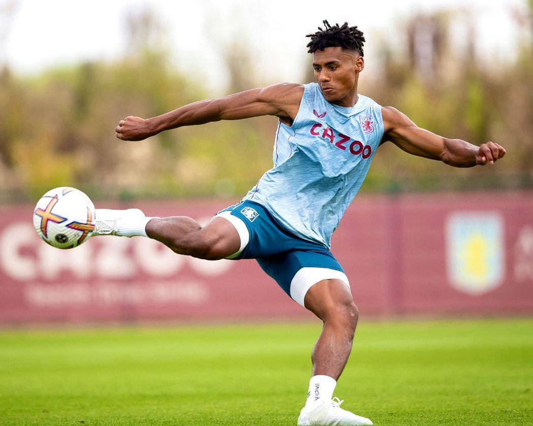 Ollie Watkins, light blue training kit, white ball, SD Desktop Wallpaper