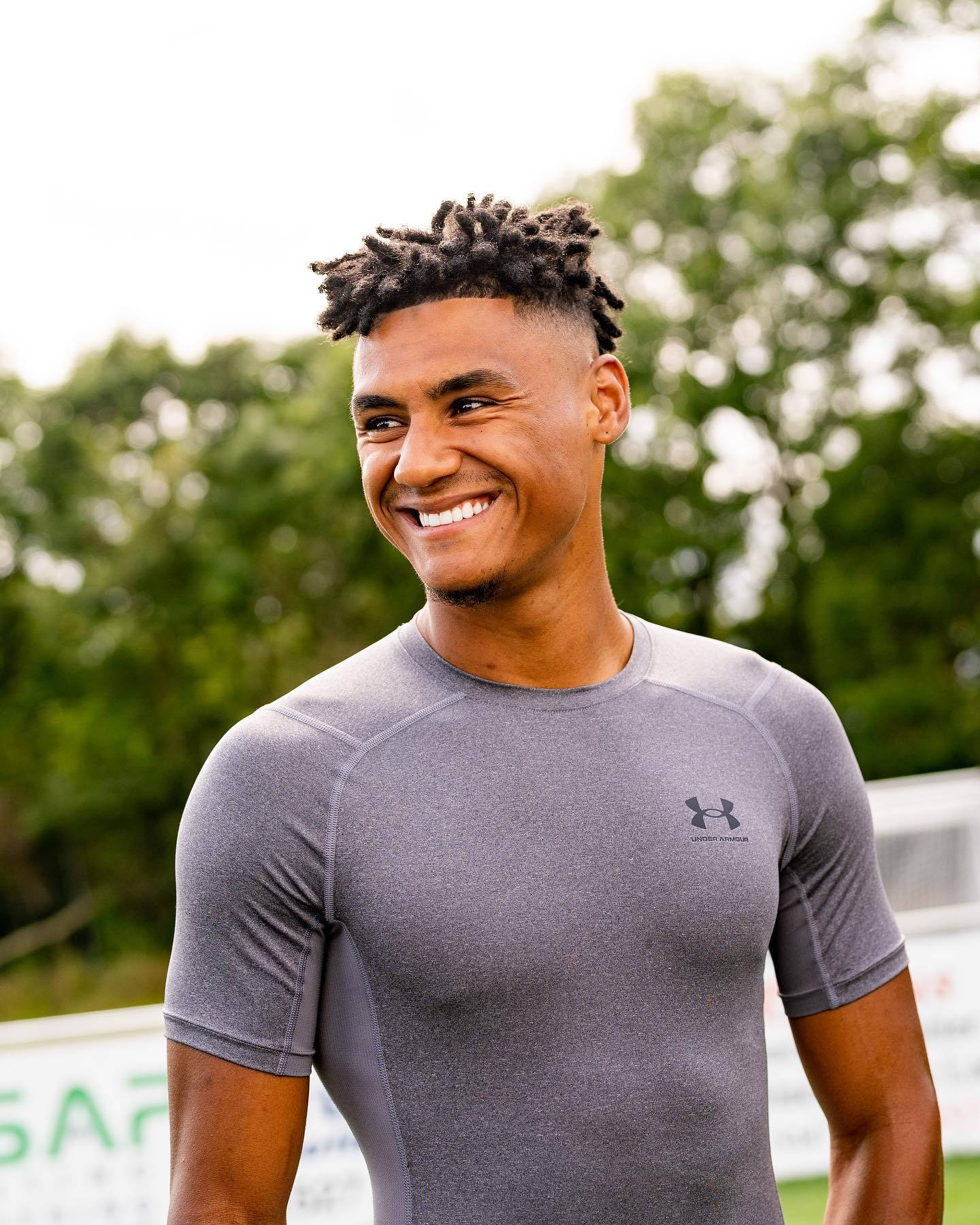 Ollie Watkins, gray athletic shirt, textured hair, HD Phone Wallpaper