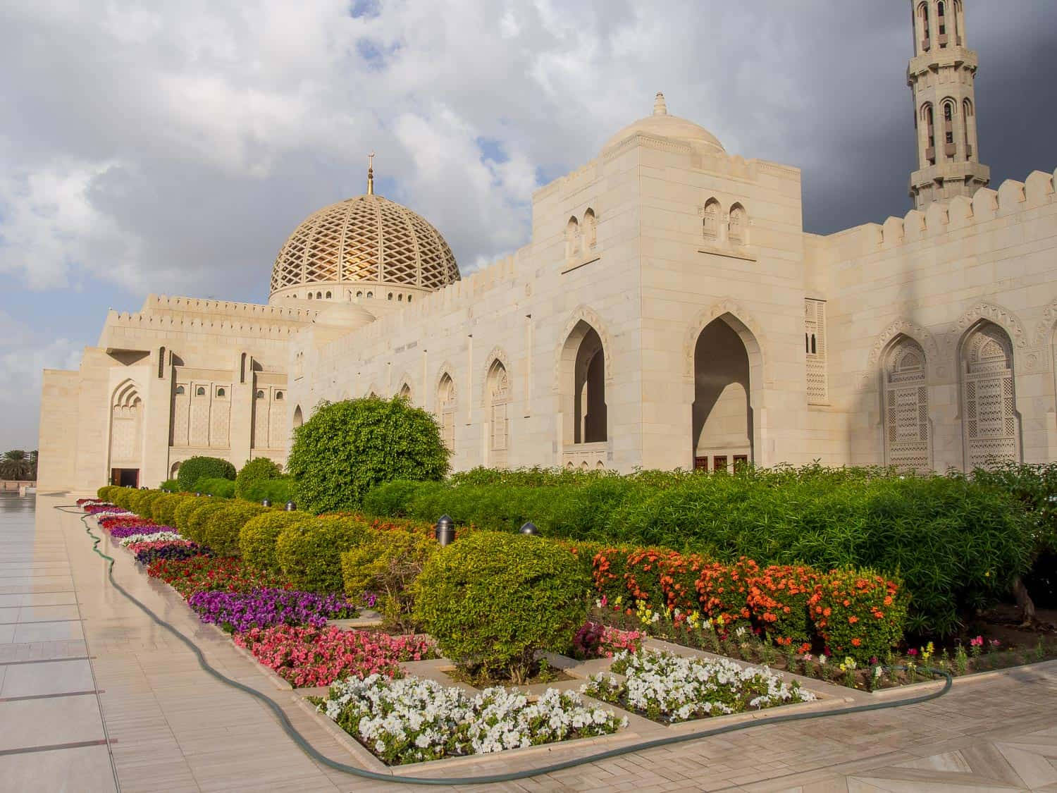 Oman, beige mosque, golden dome, HD Desktop Wallpaper