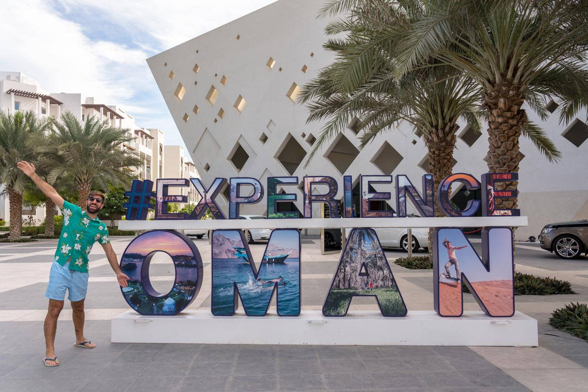 EXPERIENCE OMAN, floral shirt, palm trees, SD Desktop Wallpaper