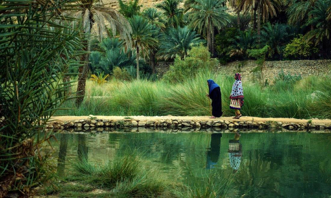 Oman, traditional attire, stone path, SD Desktop Wallpaper