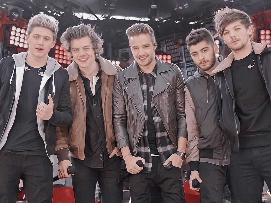 One Direction Aesthetic Stage, red lights, brightly lit stage, SD Desktop Wallpaper