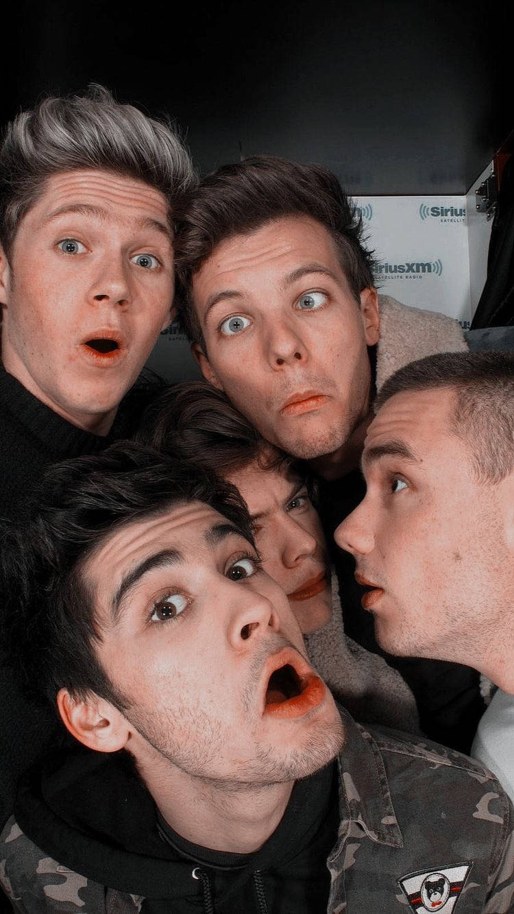 One Direction Aesthetic, five young men, wide-eyed shocked expressions, HD Phone Wallpaper