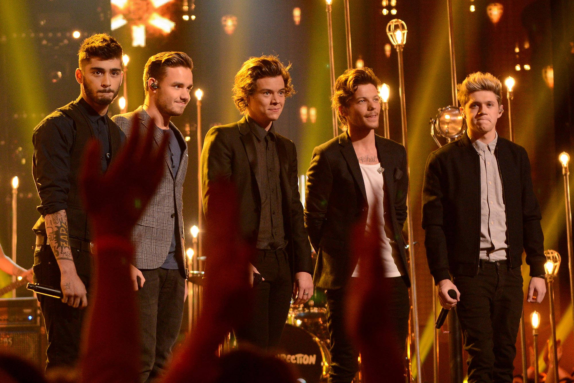 One Direction Aesthetic, golden lights, warmly lit stage, Full HD Desktop Wallpaper