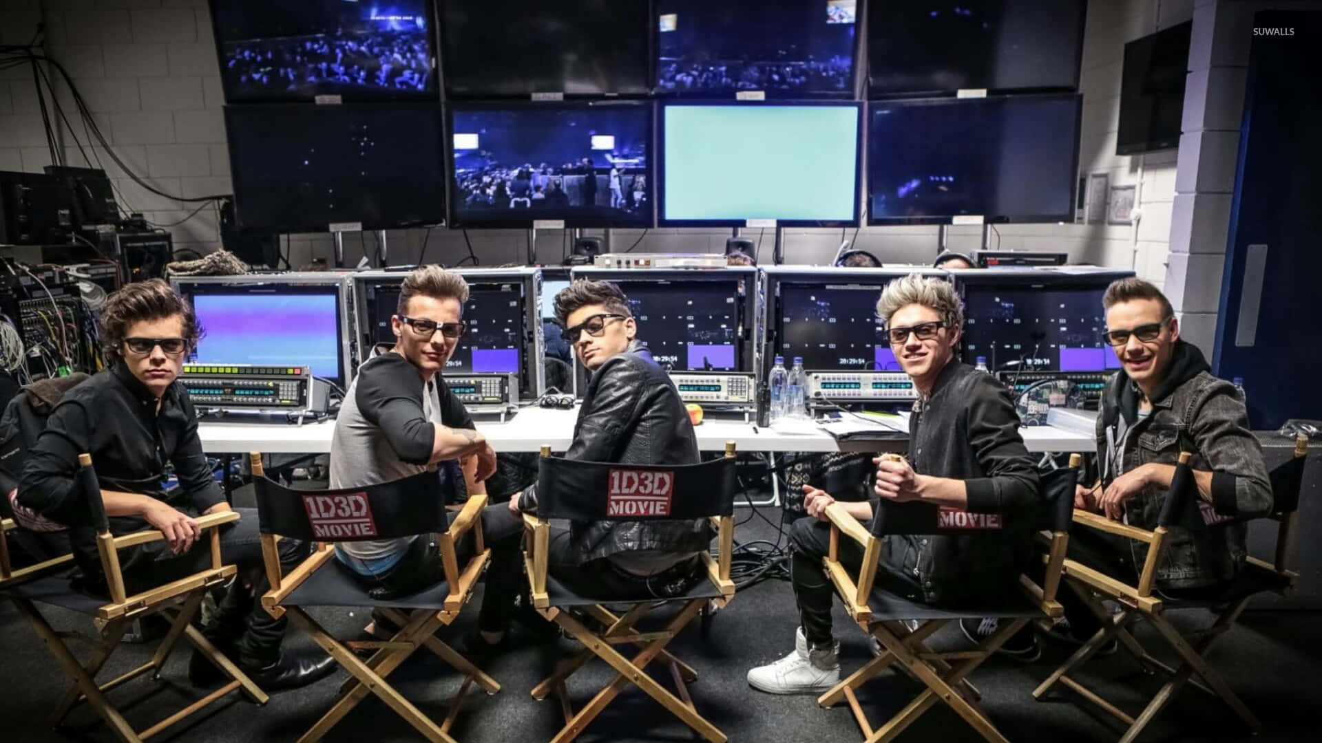One Direction, laptop, dimly lit control room, Full HD Desktop Wallpaper
