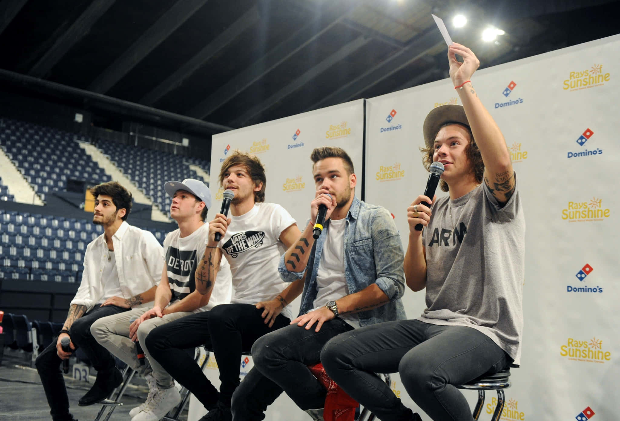 One Direction, laptop, stage, Full HD Desktop Wallpaper