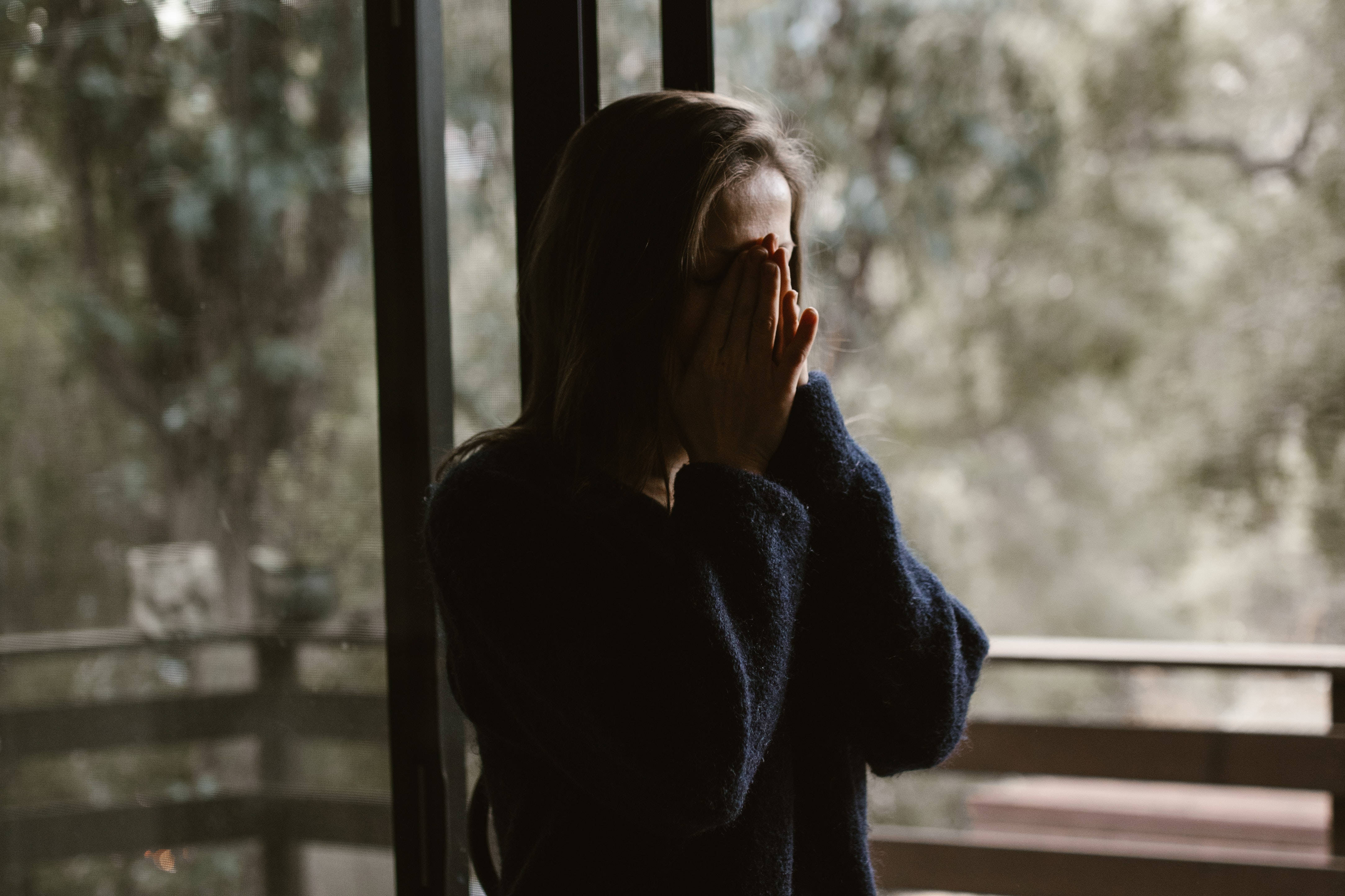 One Sided Love, woman crying, dark sweater, 4K Desktop Wallpaper
