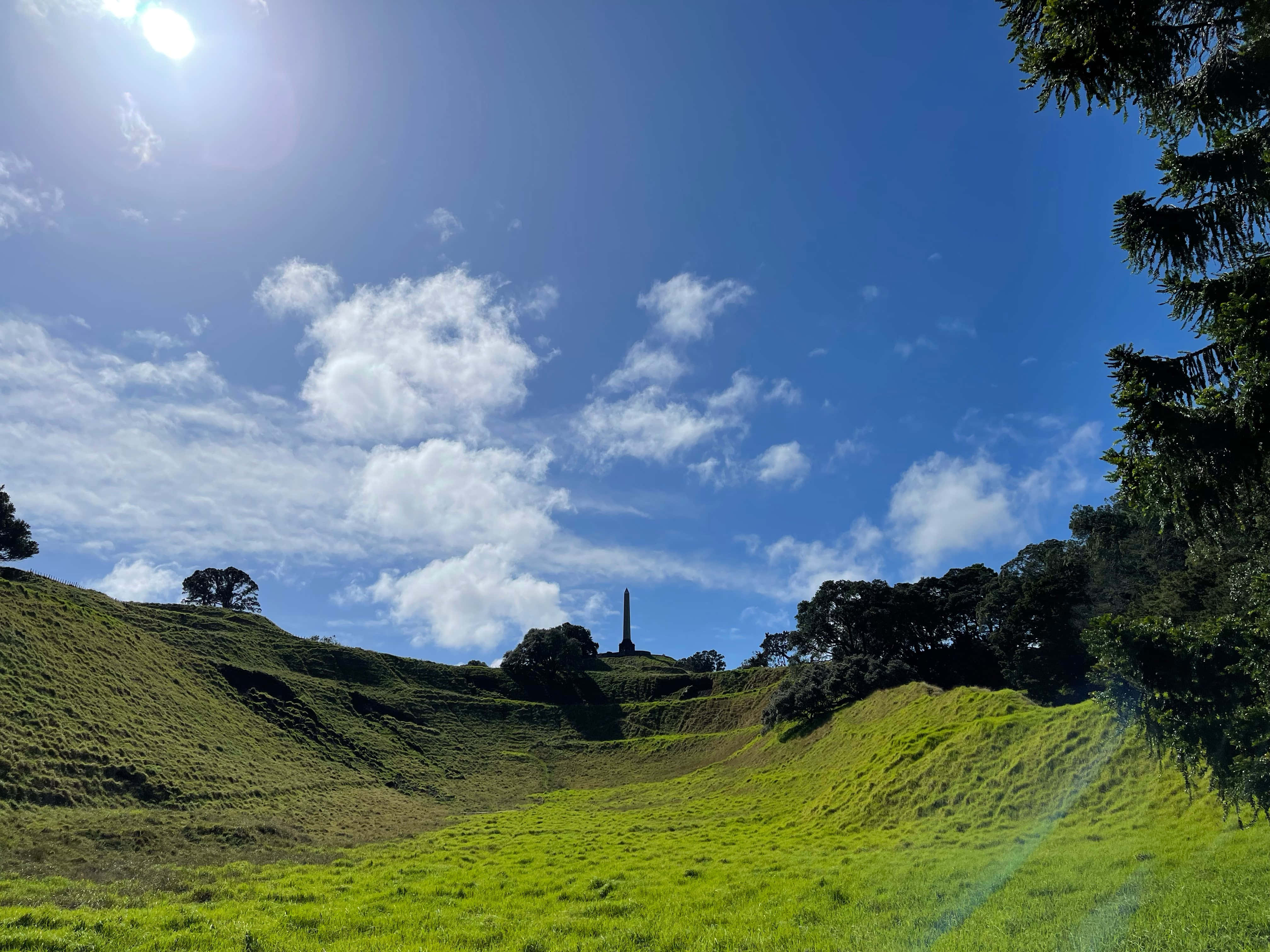 One Tree Hill Auckland, sunny day, grassy hillside, 4K Desktop Wallpaper