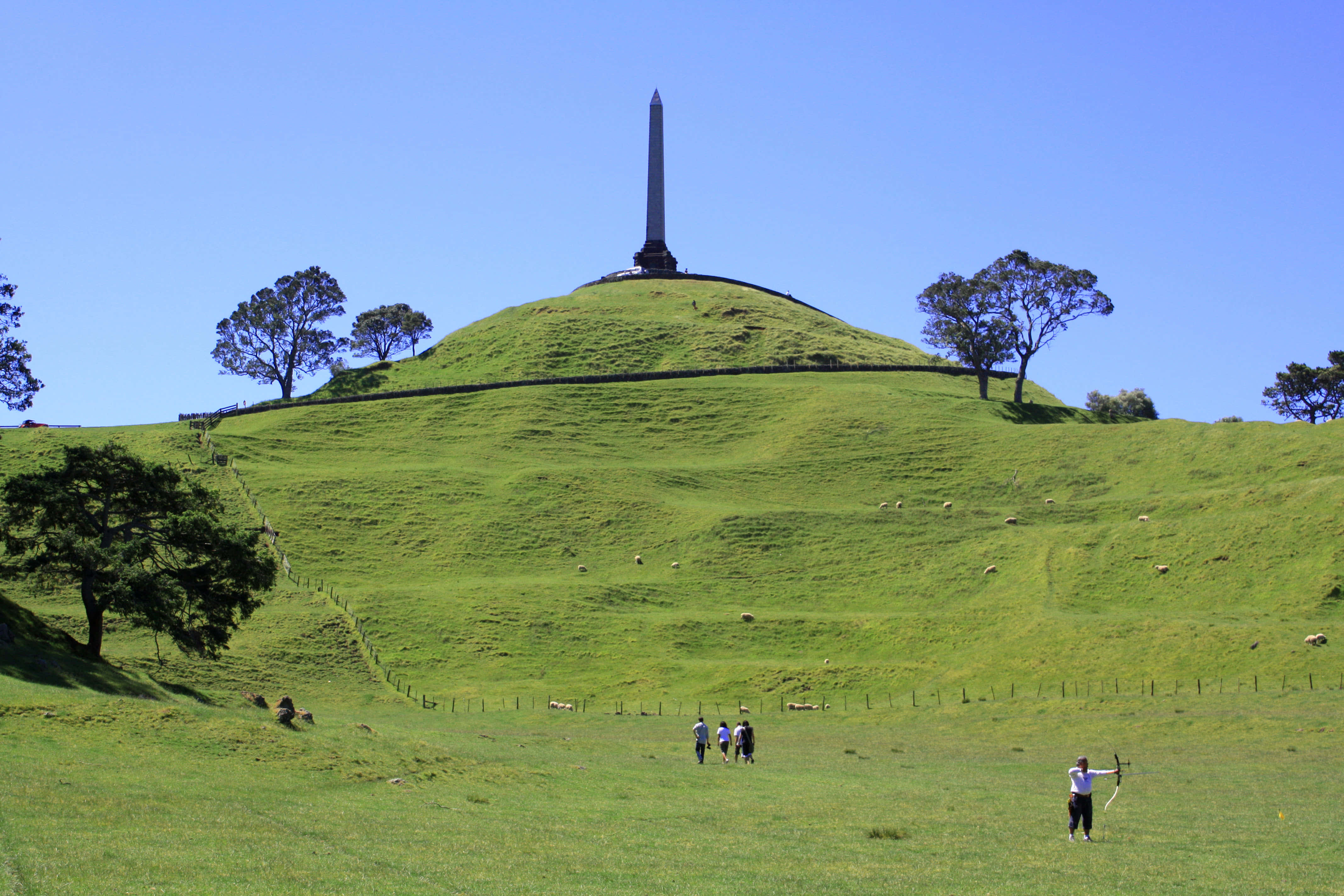 One Tree Hill Auckland, monument, bright green hill, 4K Desktop Wallpaper