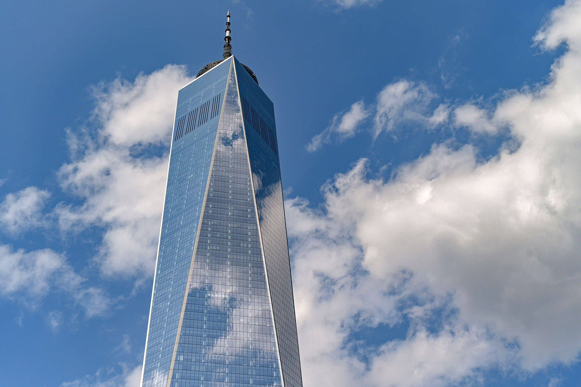 One World Trade Center, glass skyscraper, bright blue sky, Full HD Desktop Wallpaper