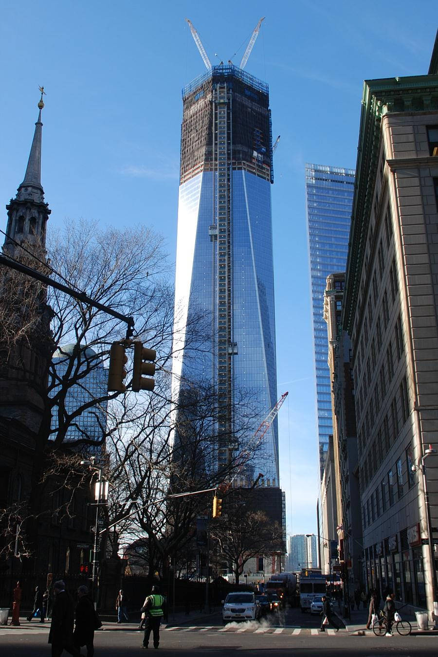 One World Trade Center, bustling city street, bare trees, HD Phone Wallpaper