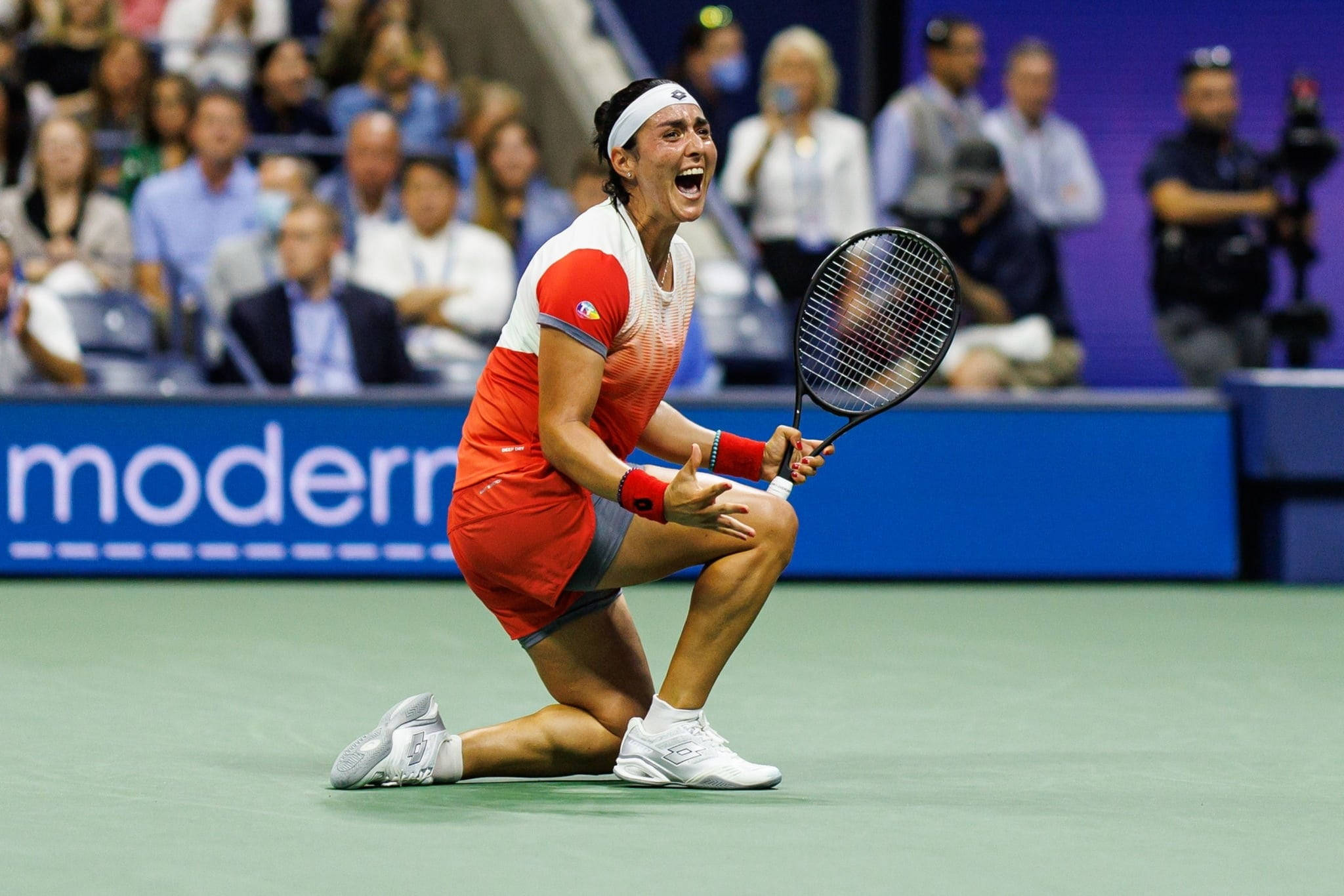 Ons Jabeur, green court, screaming in triumph, Full HD Desktop Wallpaper