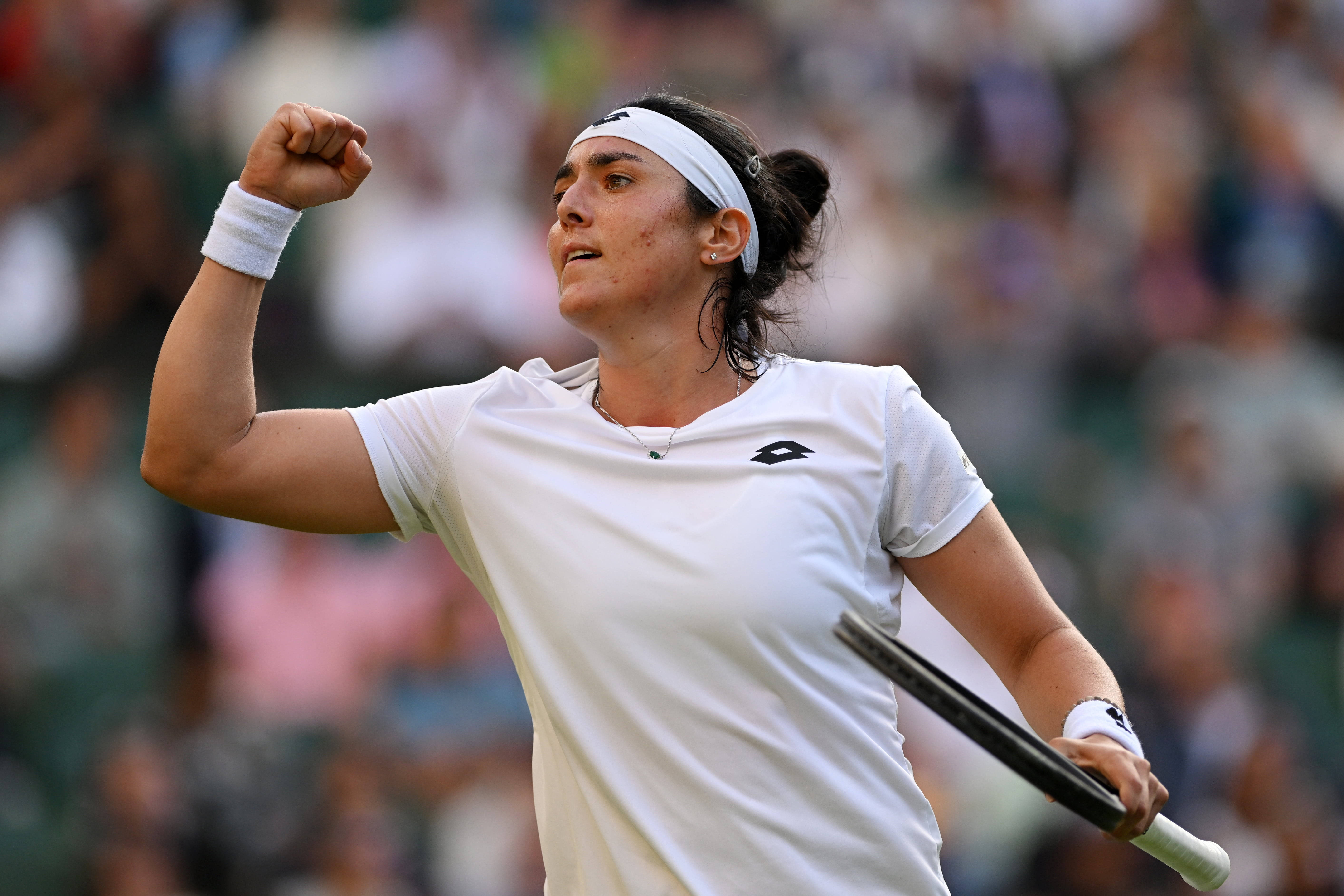 Ons Jabeur, fist raised, holding racket, 5K Desktop Wallpaper