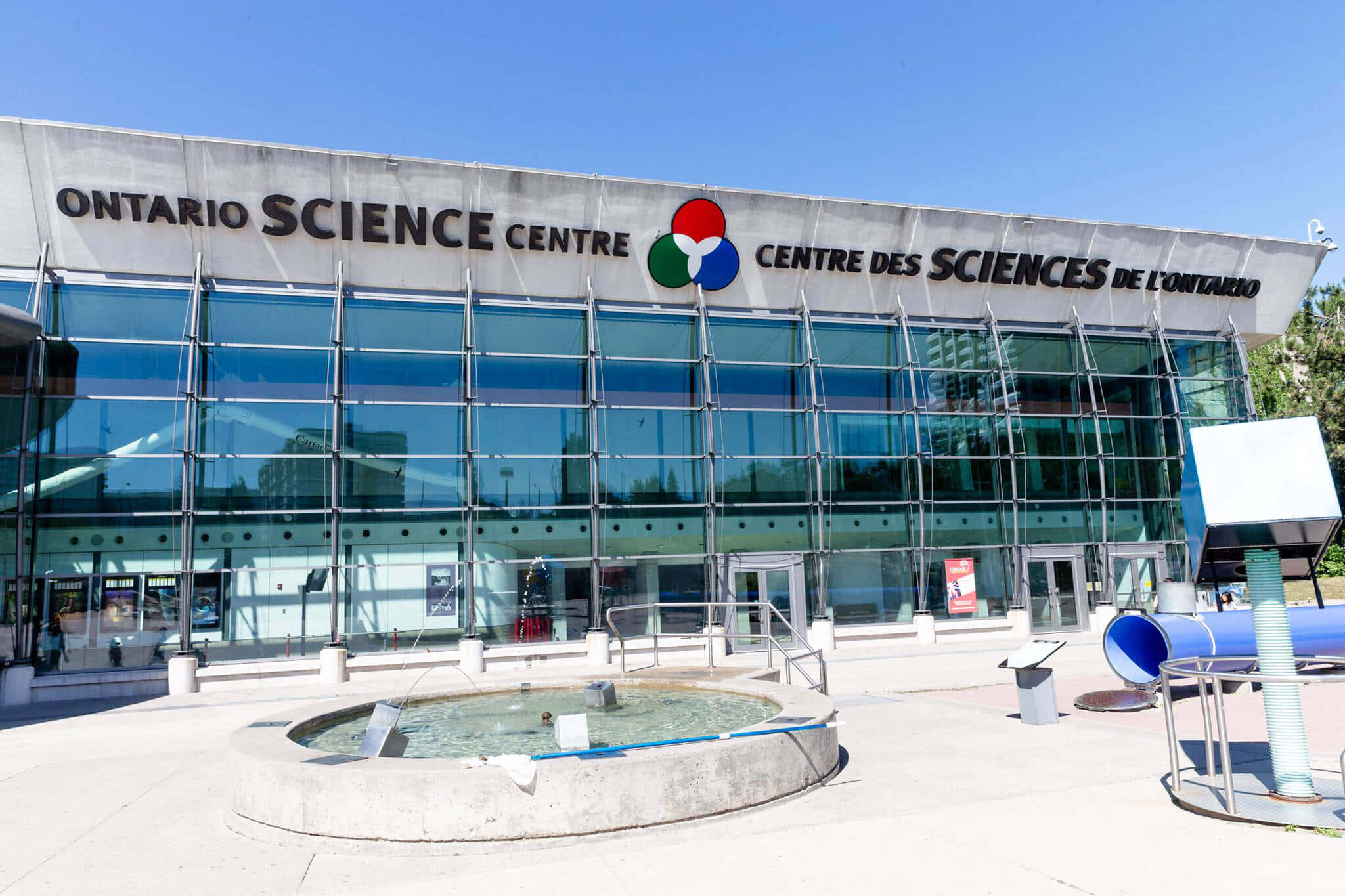 Ontario Science Centre, glass-fronted, bright blue sky, Full HD Desktop Wallpaper