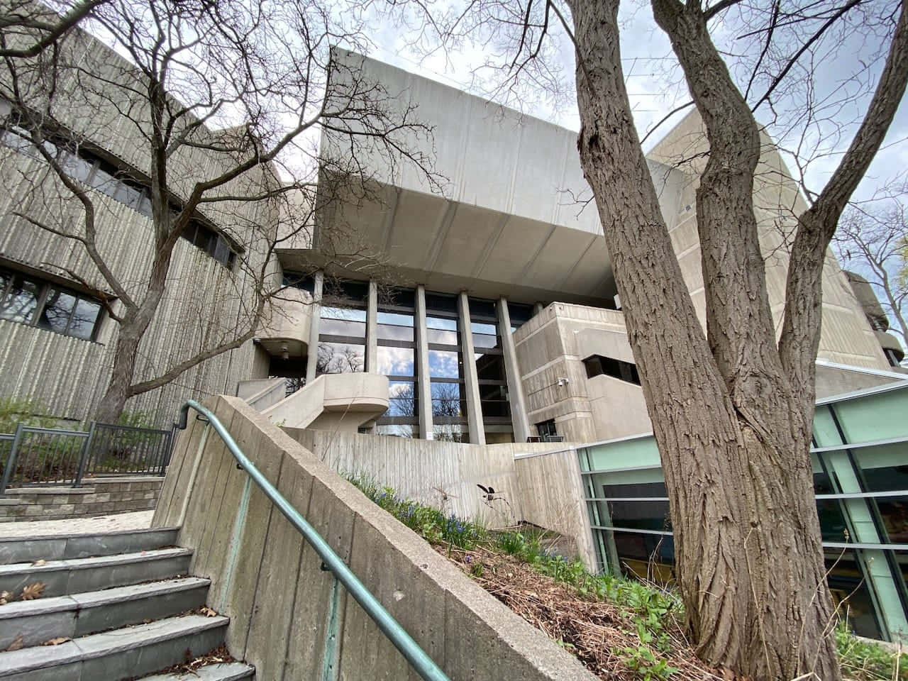 Ontario Science Centre, modern concrete building, bare trees, HD Desktop Wallpaper
