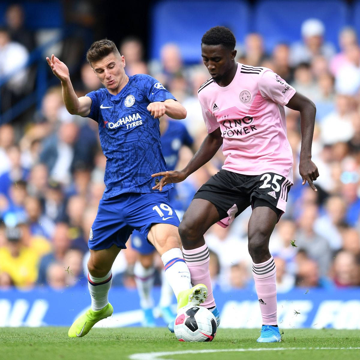 Onyinye Ndidi, soccer players, vibrant green pitch, SD Desktop Wallpaper