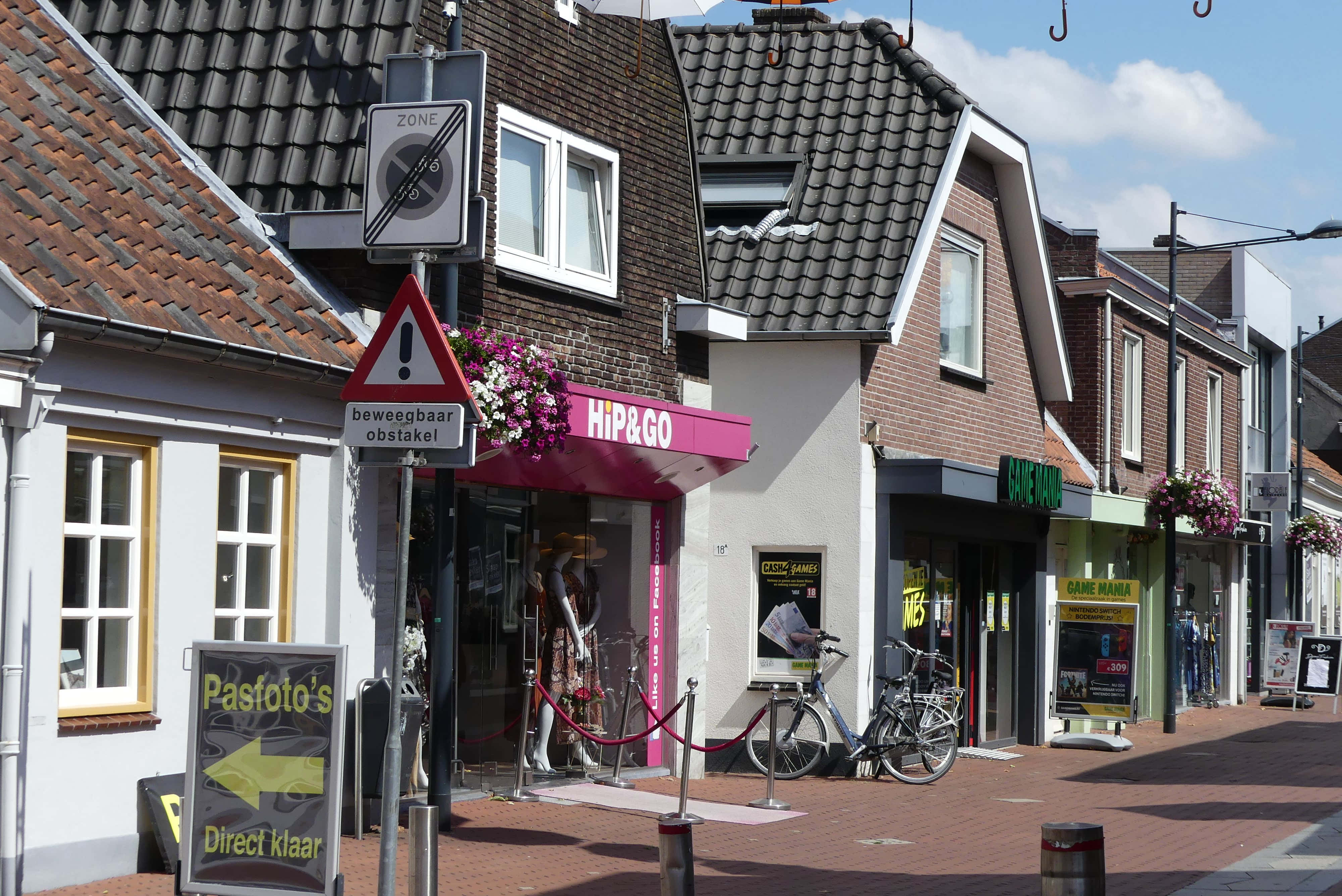 Oosterhout, shopping street, brick buildings, 4K Desktop Wallpaper