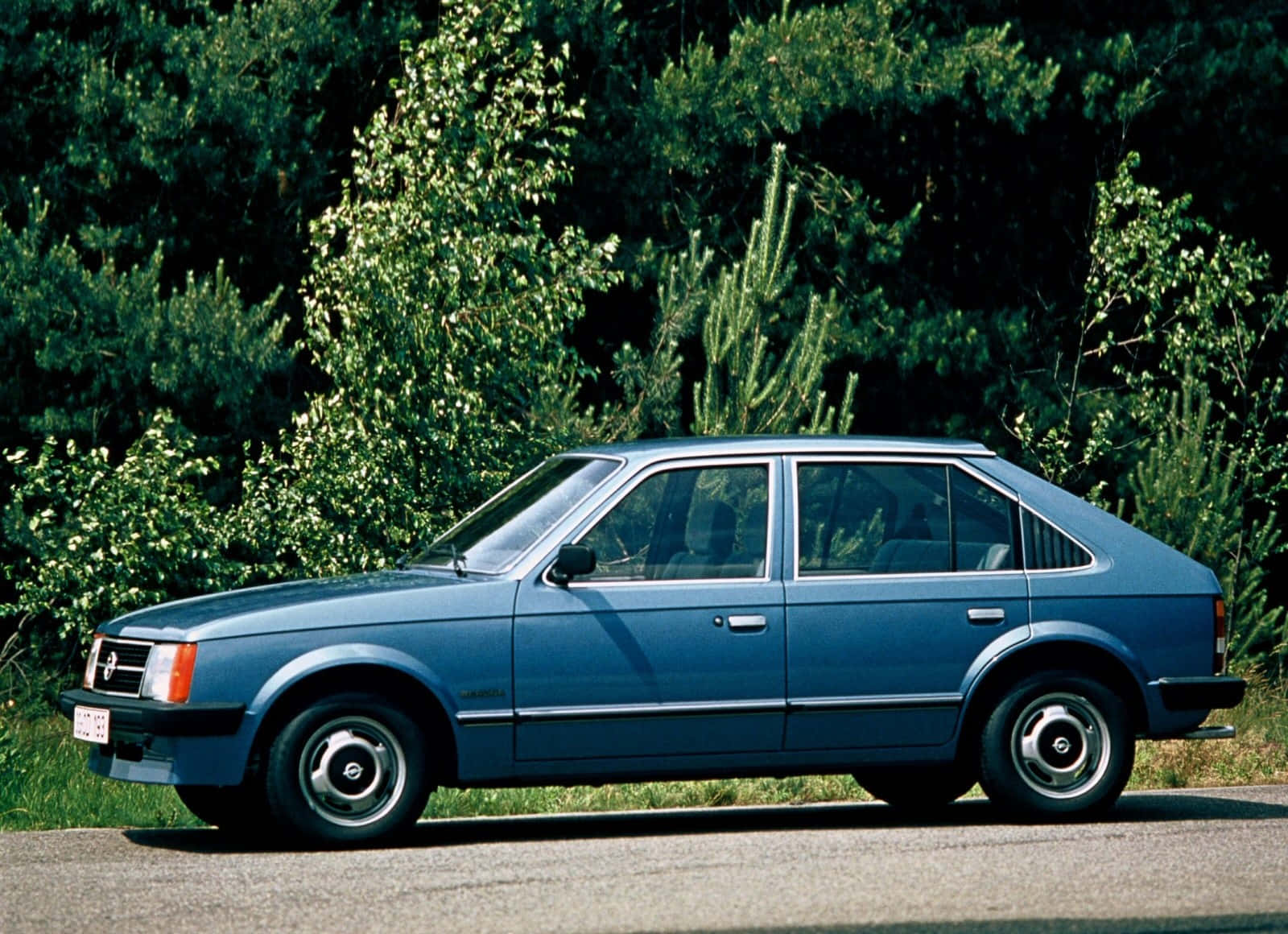 Opel Kadett, blue sedan, roadside, HD Desktop Wallpaper