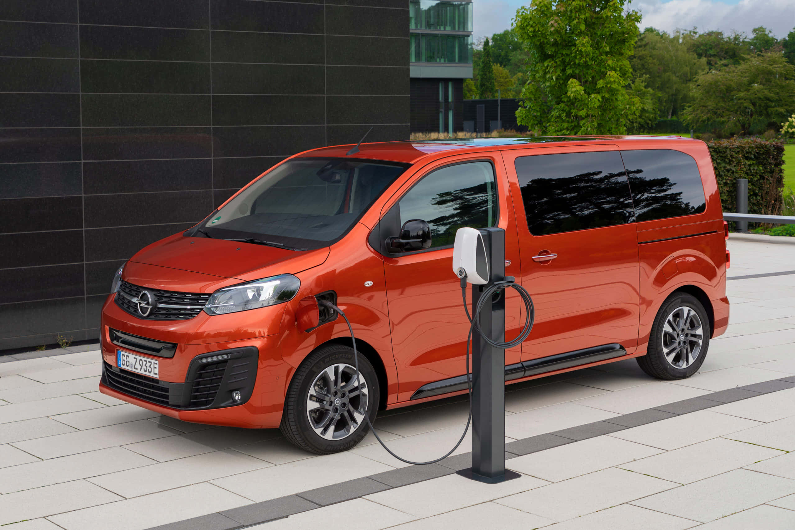 Opel Zafira, vibrant orange, electric van, 2K Desktop Wallpaper