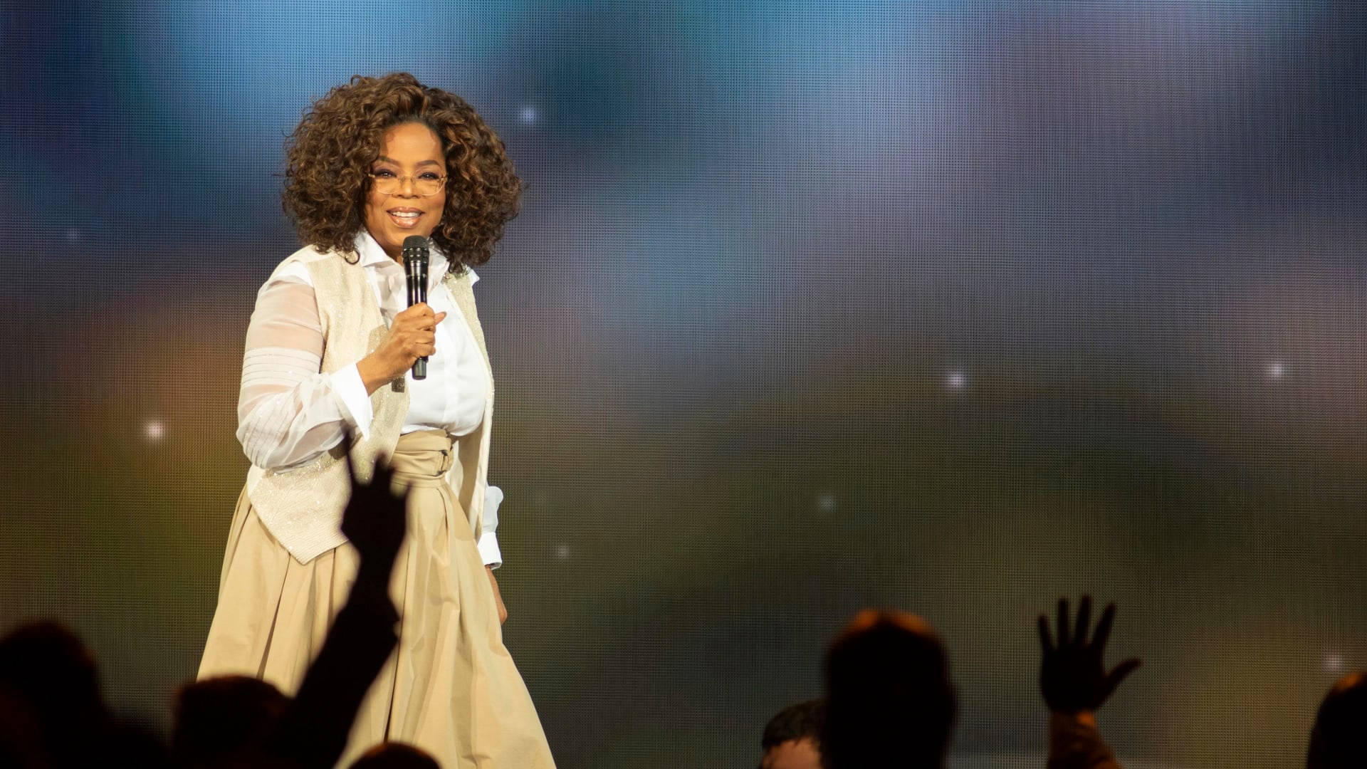 Oprah Winfrey, microphone, stage, Full HD Desktop Wallpaper