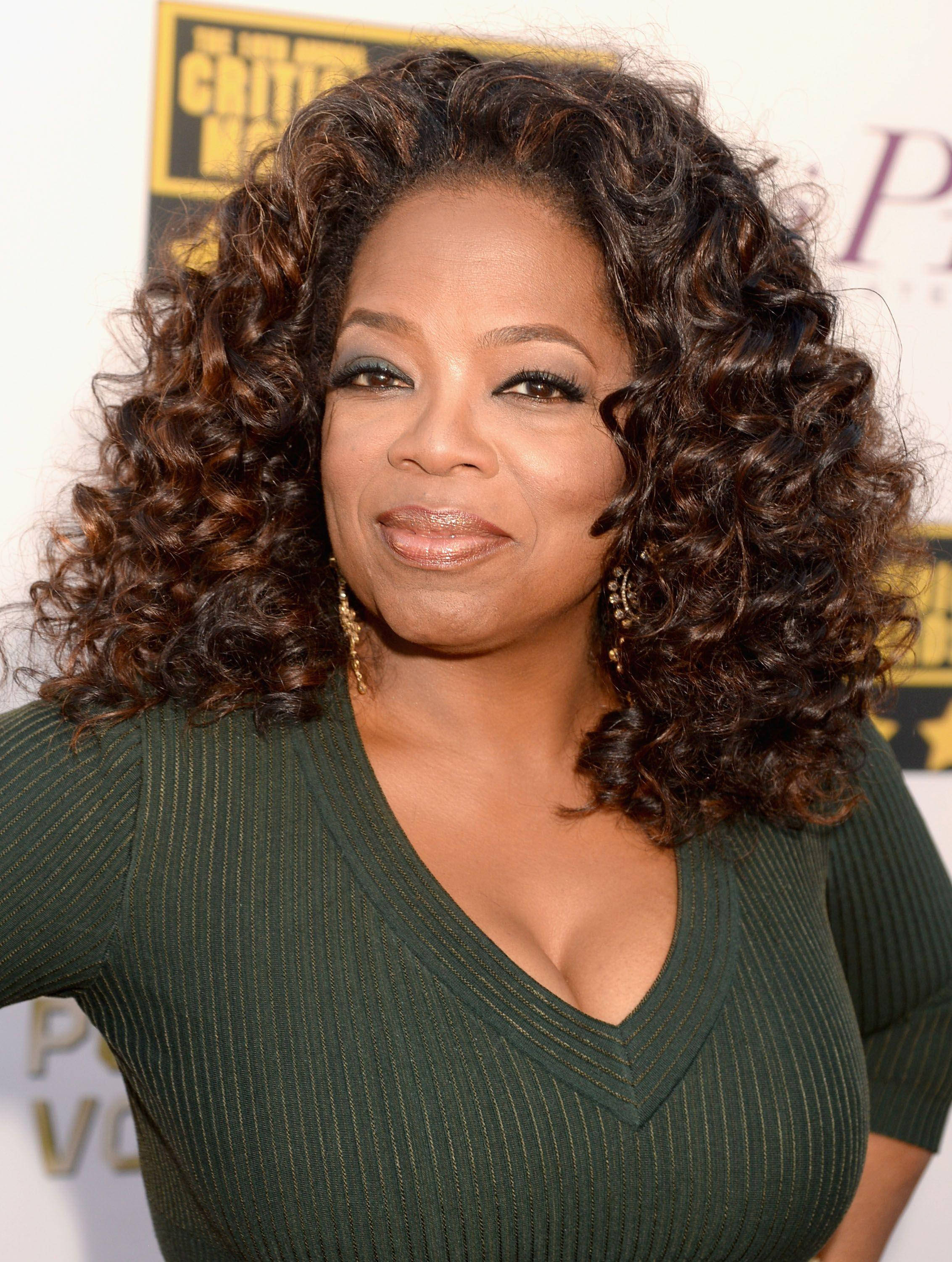 Oprah Winfrey, red carpet event, voluminous curly hair, 2K Phone Wallpaper